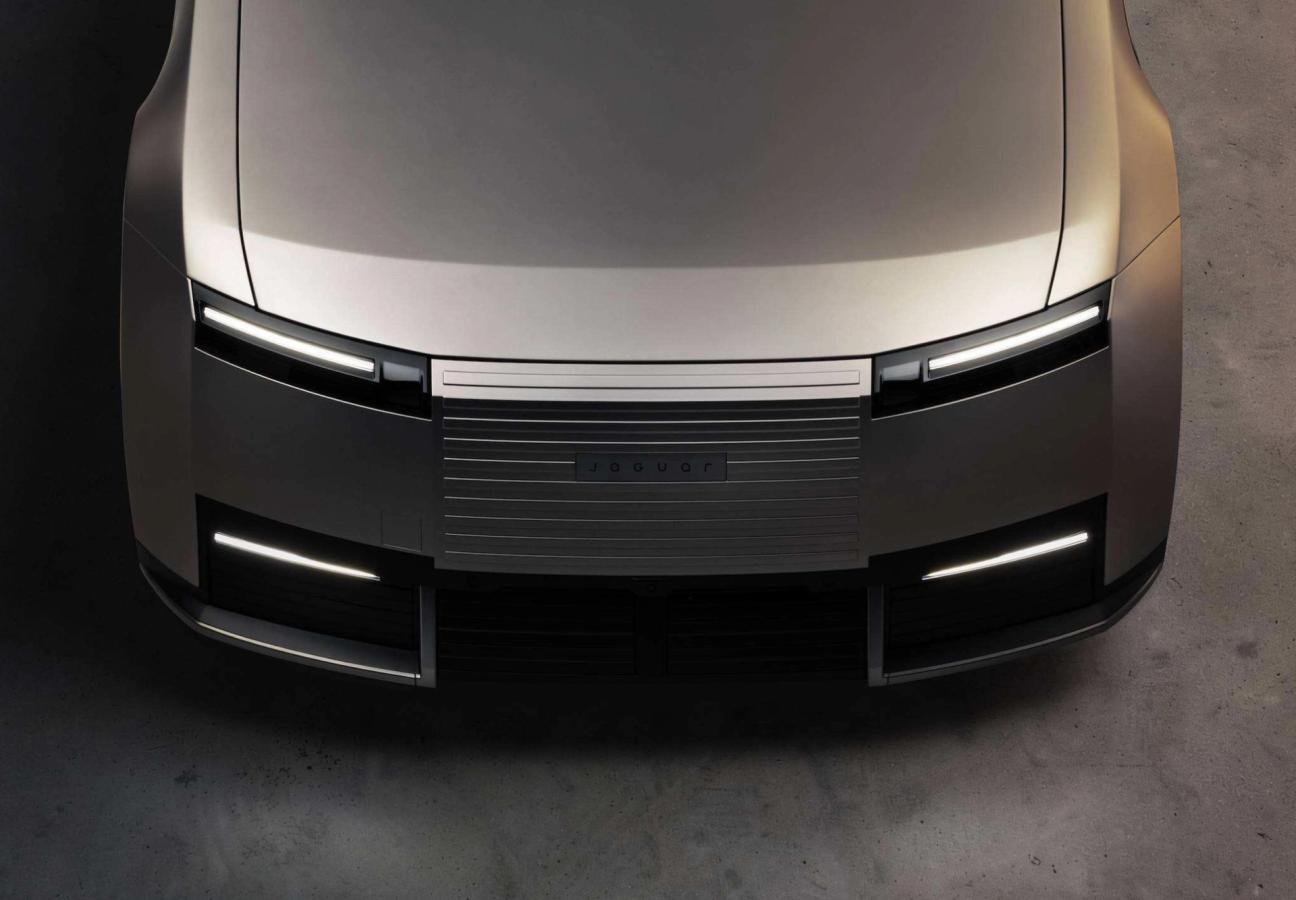 Jaguar Type 01 front lighting and grille detail