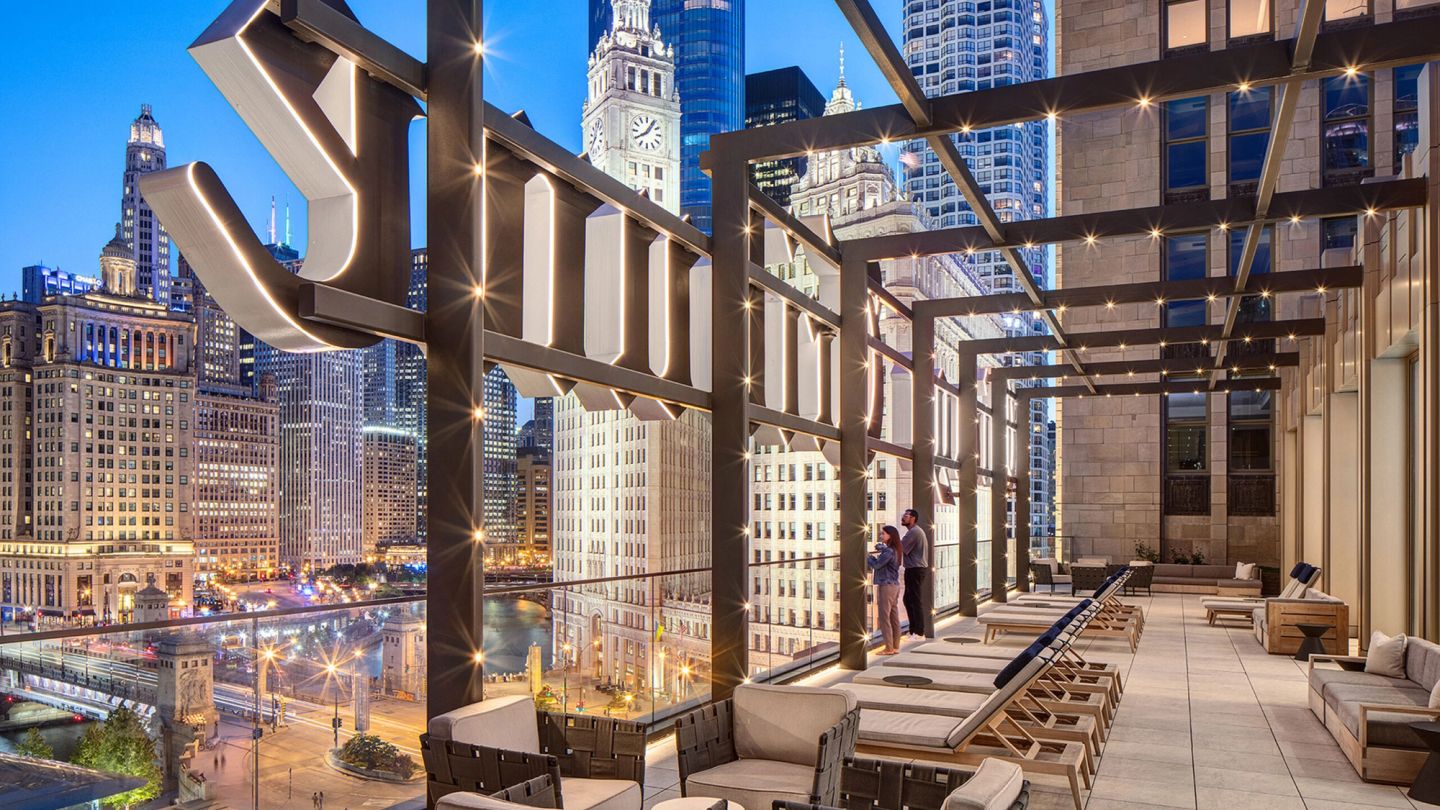 A home like no other, Tribune Tower Residences offers you the chance to live in a Chicago landmark