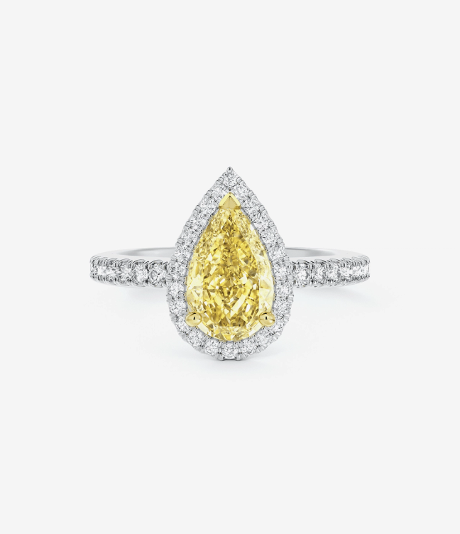 De Beer Aura pear-shaped diamond ring