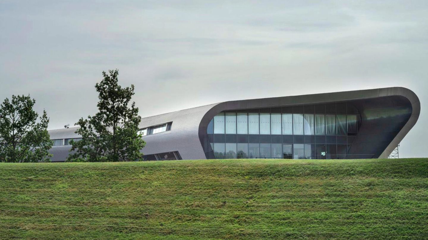 Dovetailing history, design and service, Farnborough Airport elevates the check-in experience to new heights