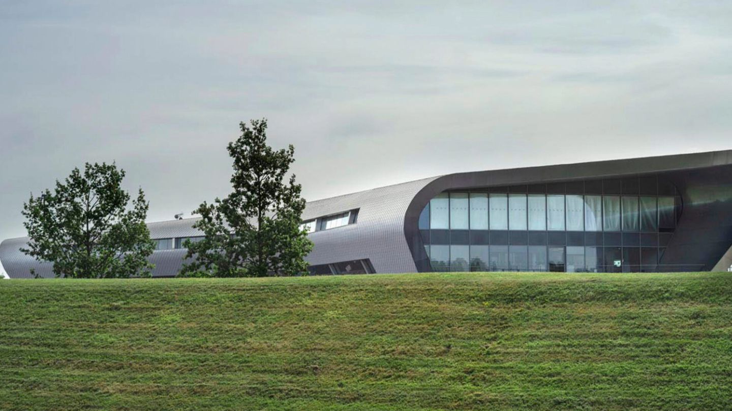Dovetailing history, design and service, Farnborough Airport elevates the check-in experience to new heights