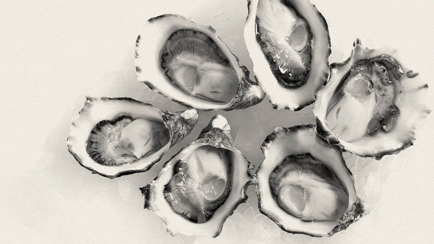 How to eat oysters in front of a beautiful woman