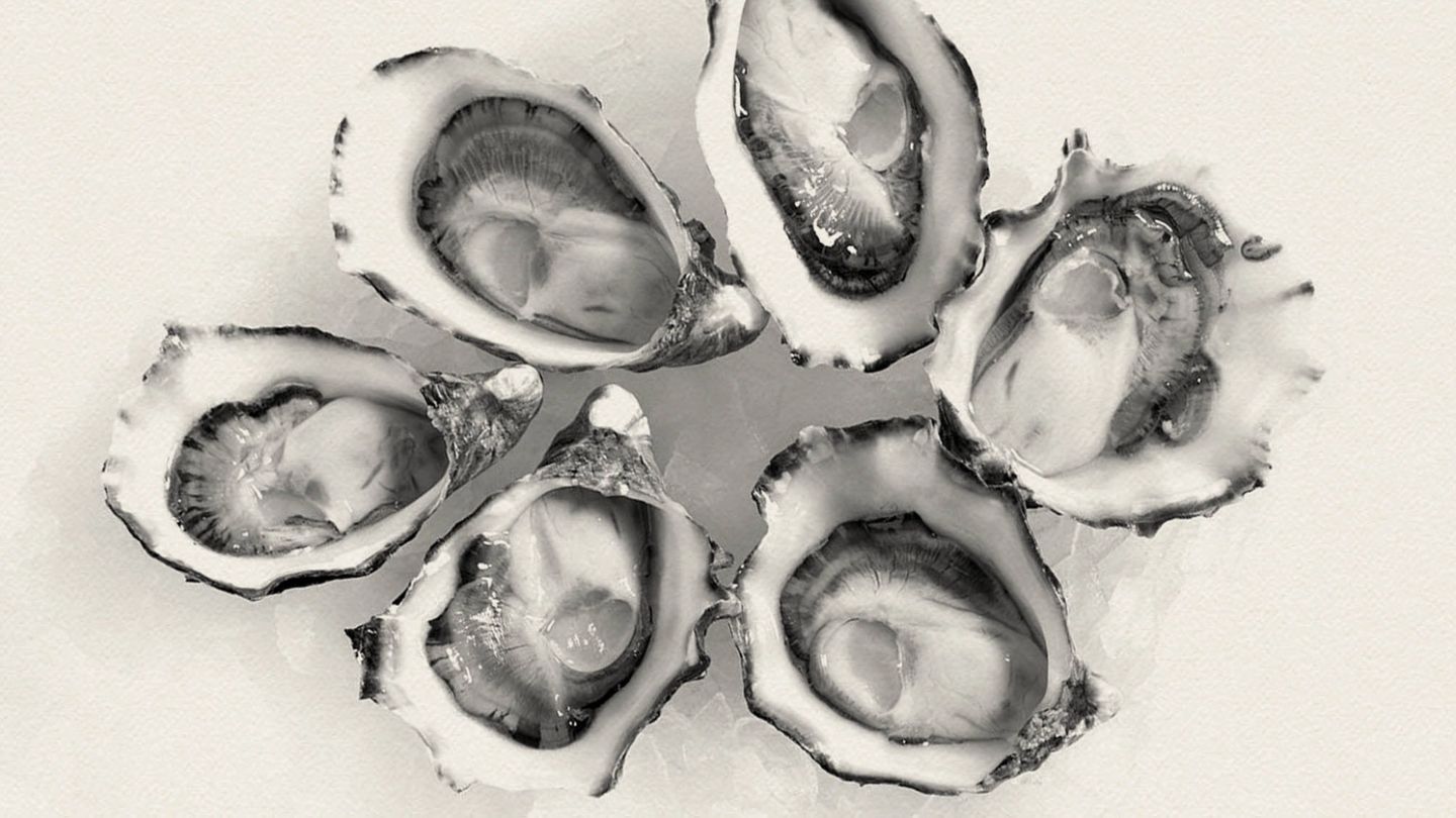 How to eat oysters in front of a beautiful woman