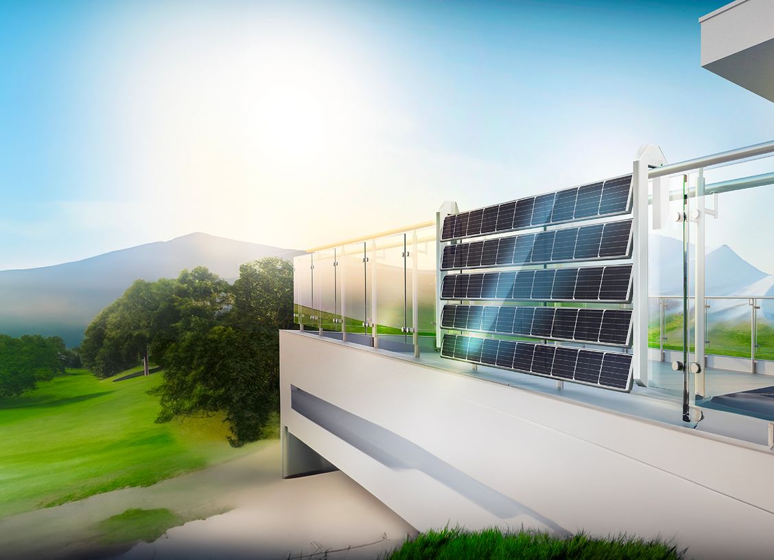 pannelli fotovoltaici su un balcone