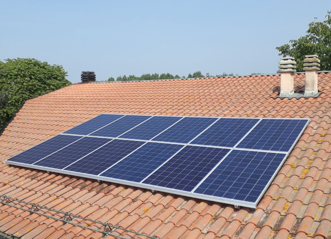pannelli fotovoltaici su un tetto