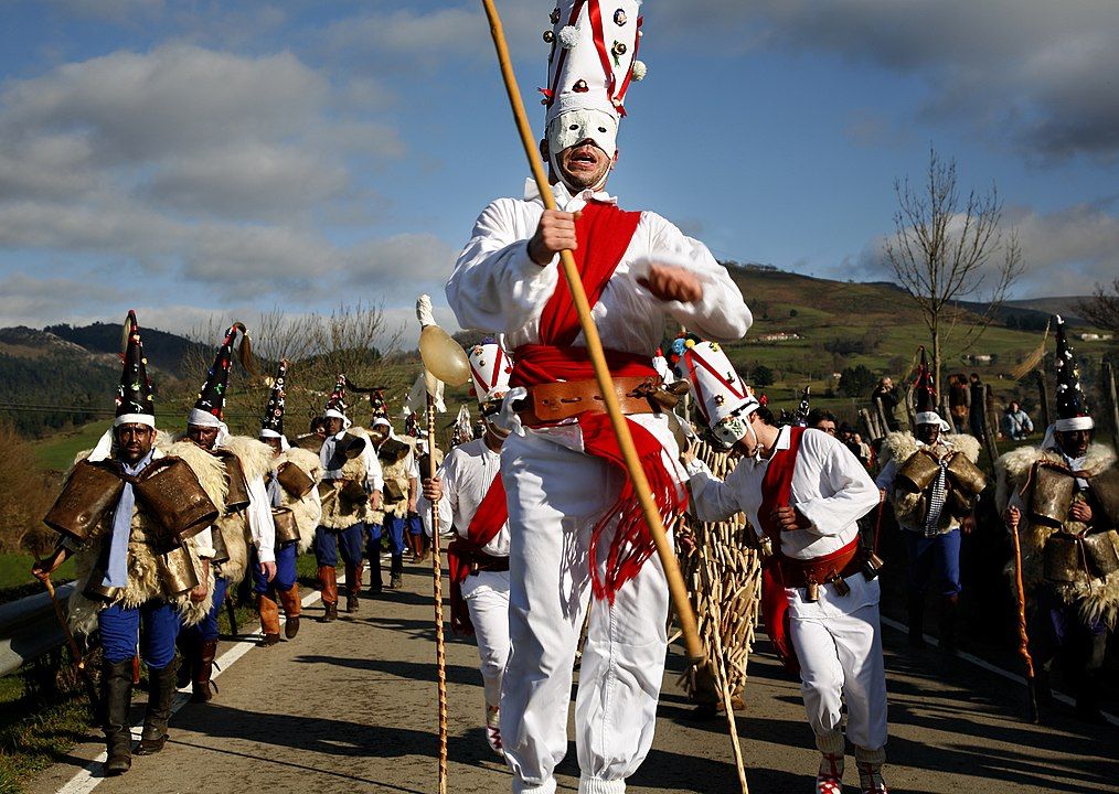 From Wikimedia Commons,  Asociacion cultural amigos de la vijanera de Silió La Vijanera is a masquerade of festive nature that takes place in the town of Silió (Molledo), Cantabria (Spain) on the first Sunday of each year. La Vijanera (Q648409)