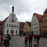 Marktplatz und Rathausturm in Rothenburg ob der Tauber