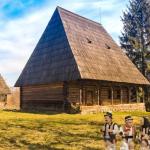 Traditional Romanian House from Maramures, Romanian Folk Clay, Romanian traditional figures, Sighetu Marmației, Romania