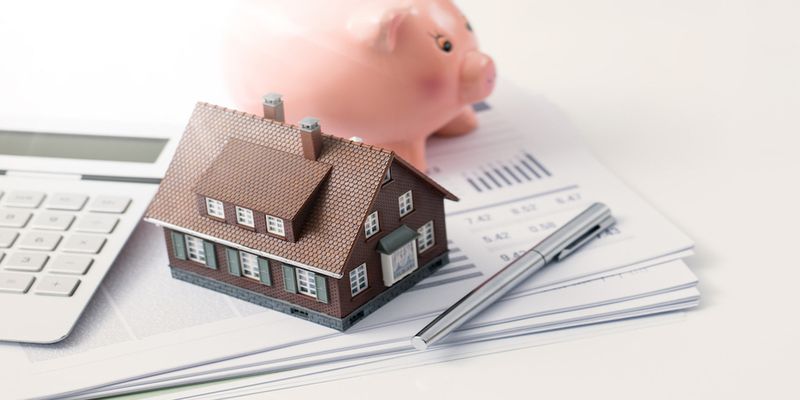 Illustration of refinancing home mortgage.