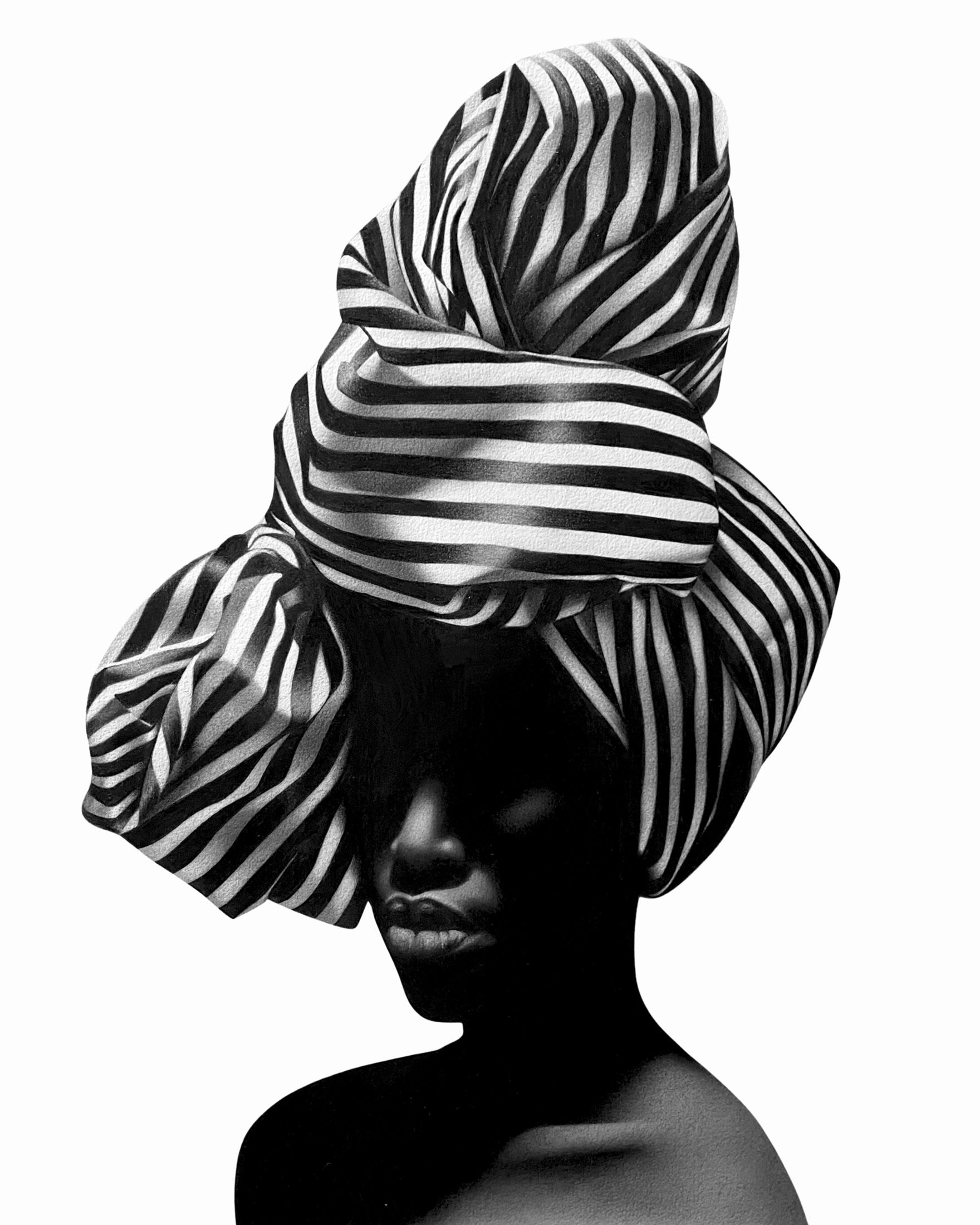Femme au turban : dessin au crayon en clair-obscur d’une femme coiffée d’un turban rayé noir et blanc, visage dans l’ombre