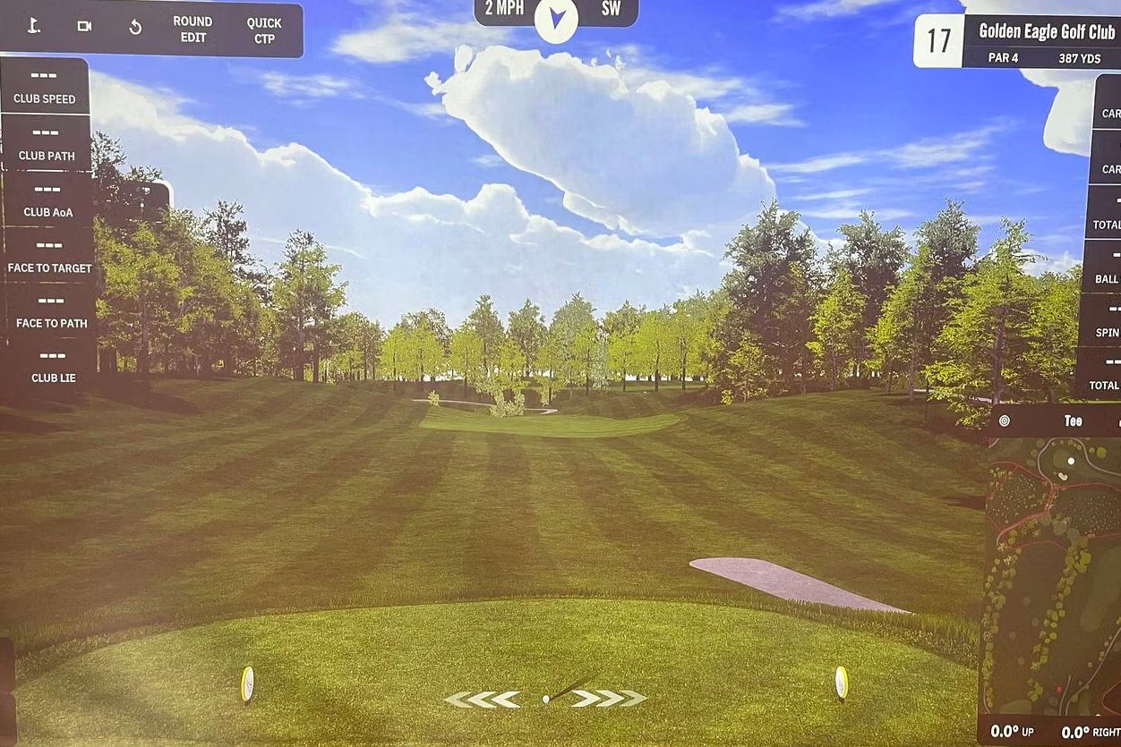 Golden Eagle's 17th hole on the indoor golf simulator screen