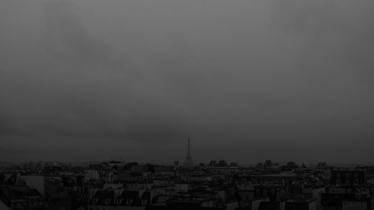 a black and white photo of the eiffel tower in paris