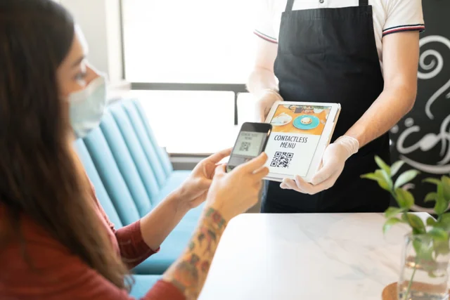7 Reasons Why Restaurants Should Switch to Digital Menus