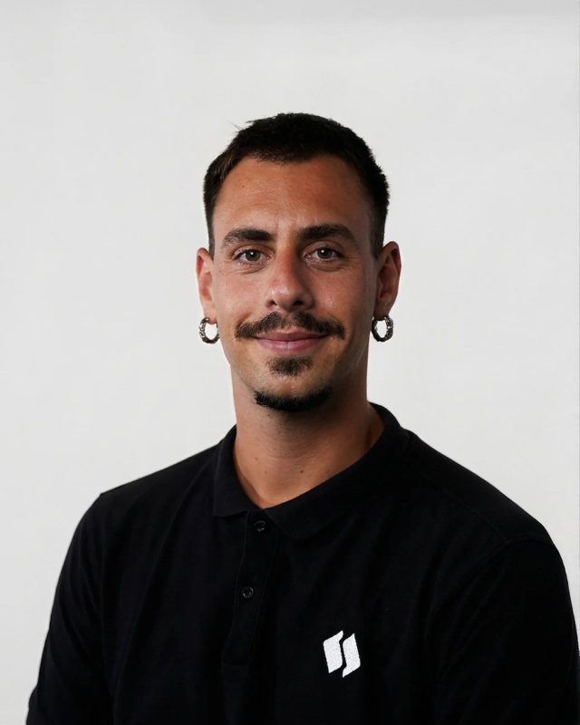 Federico, art director e grafico di Egg Production