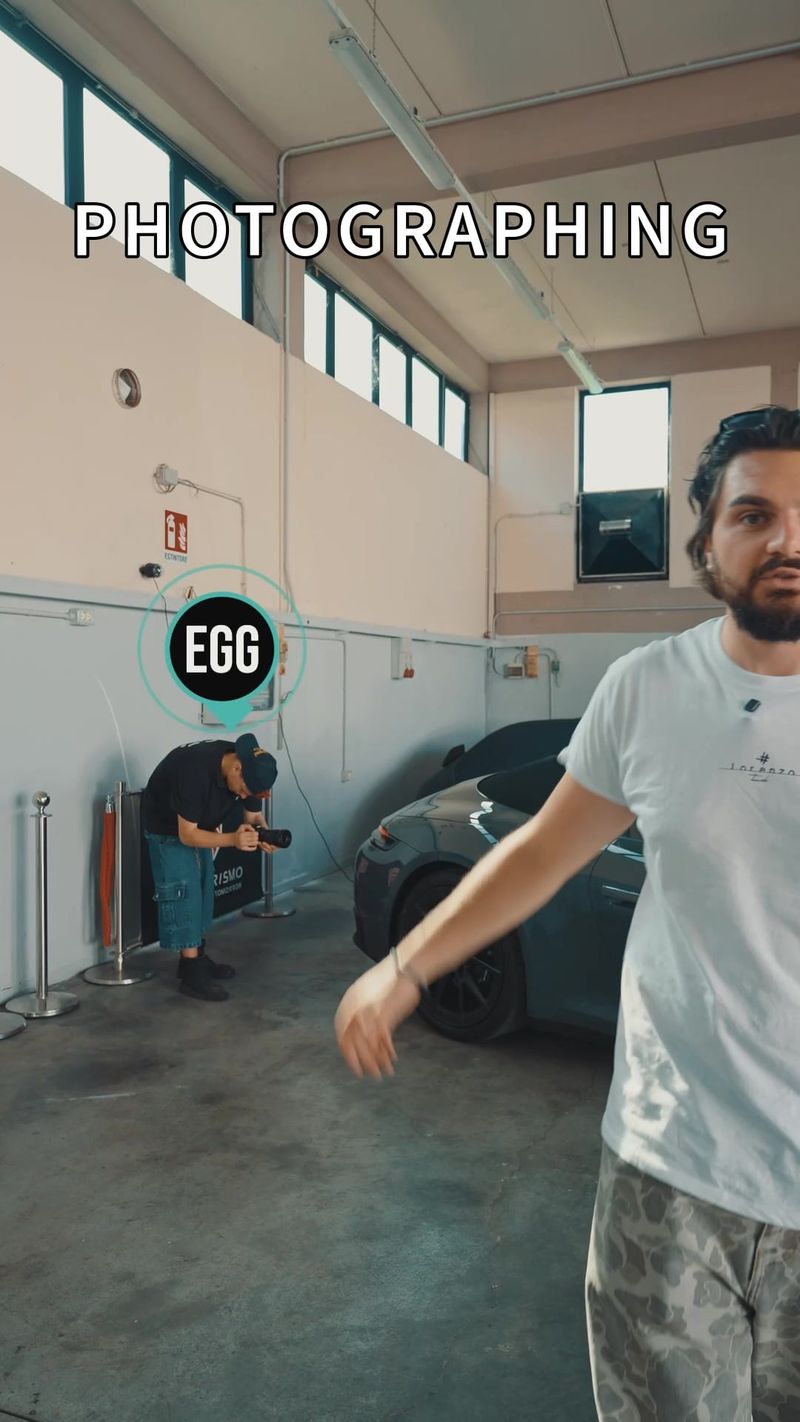 Due persone riprendono dentro al capannone di Egg Production