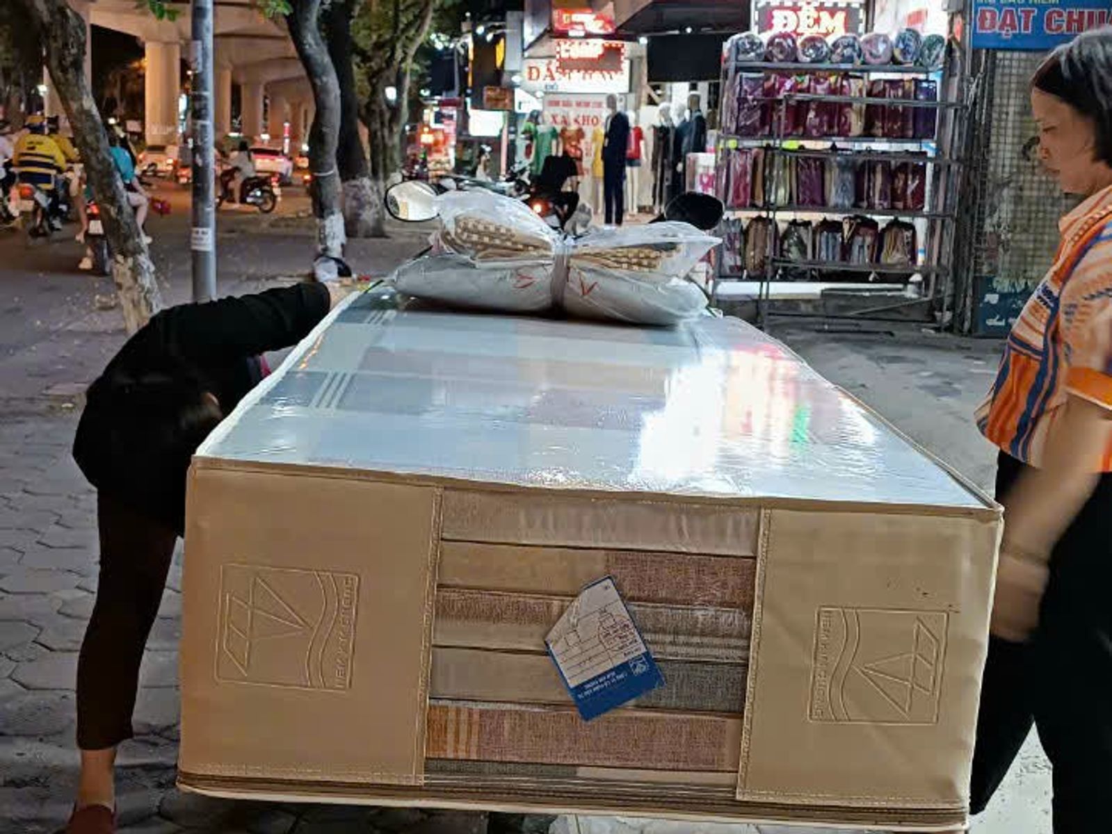 Cửa hàng tại 81 Xuân Thủy