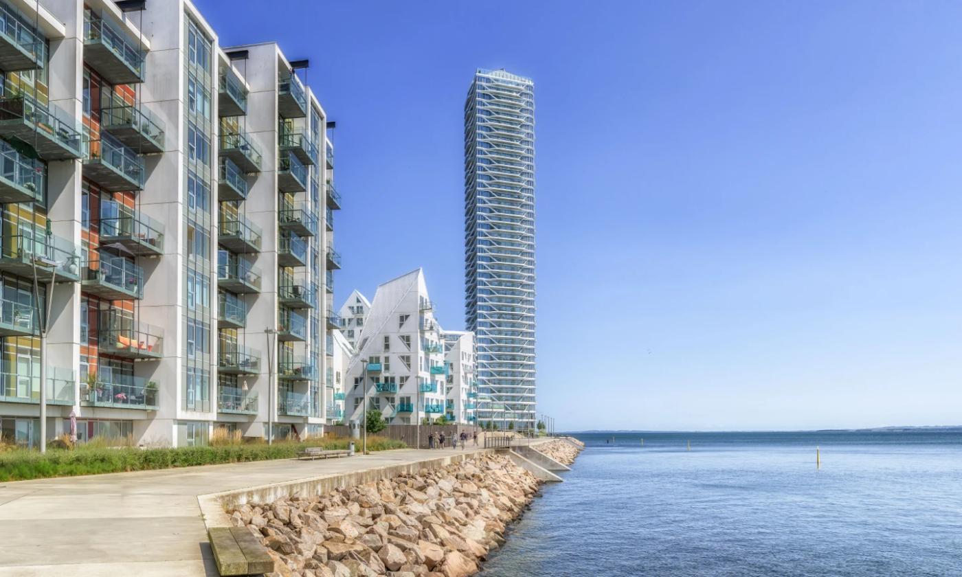 The main image for this comundo blog post about finding your worst performing buildings is a landscape photo of buildings on the docklands in Aarhus, Denmark. We can see the residential building, The Iceberg, and Aarhus Øje.