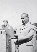 Portrait of Ercole Barovier holding a vase
