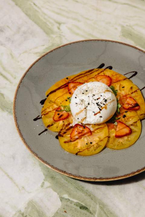 Ananas rôti et burrata