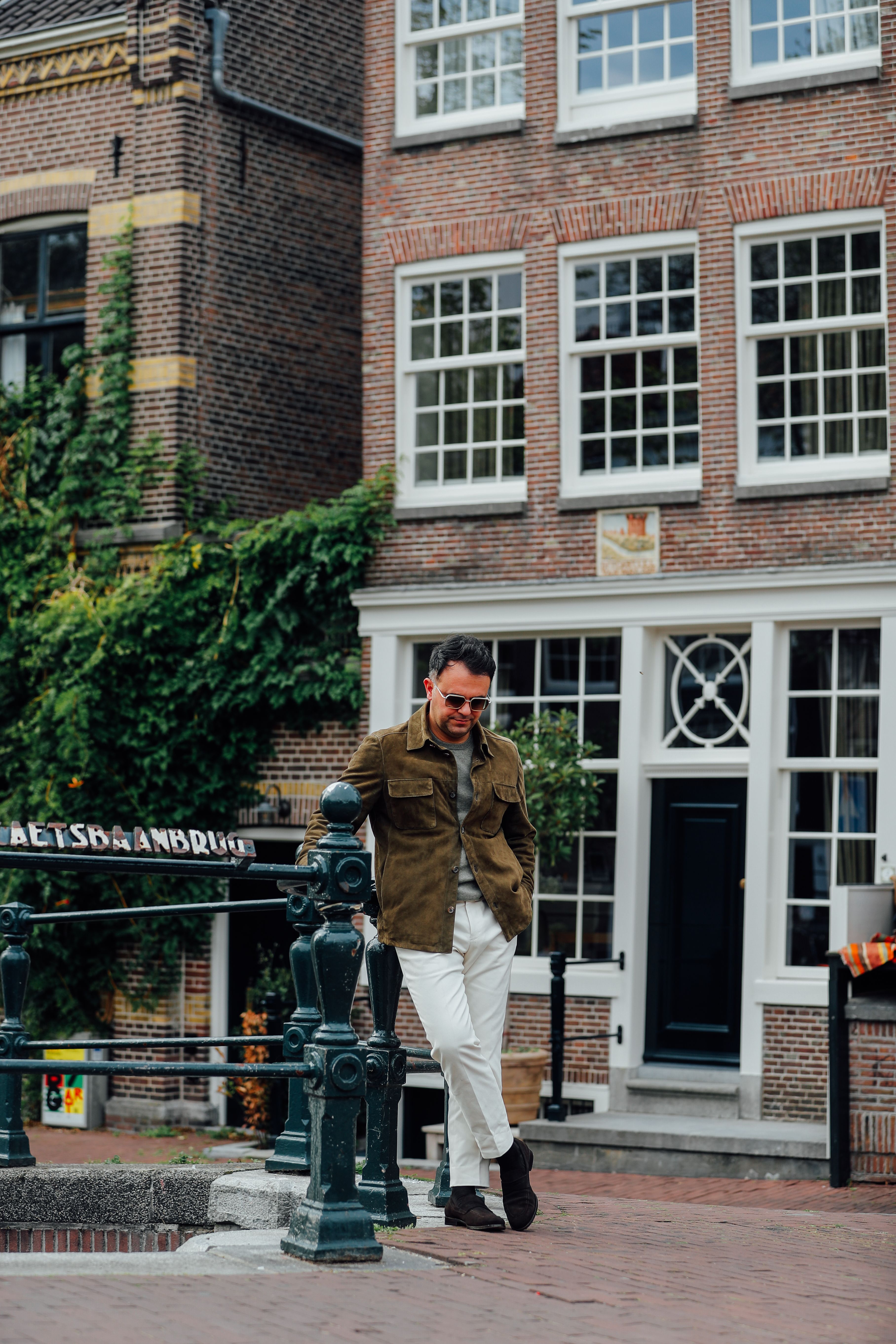 Champagne details trouwpak op maat