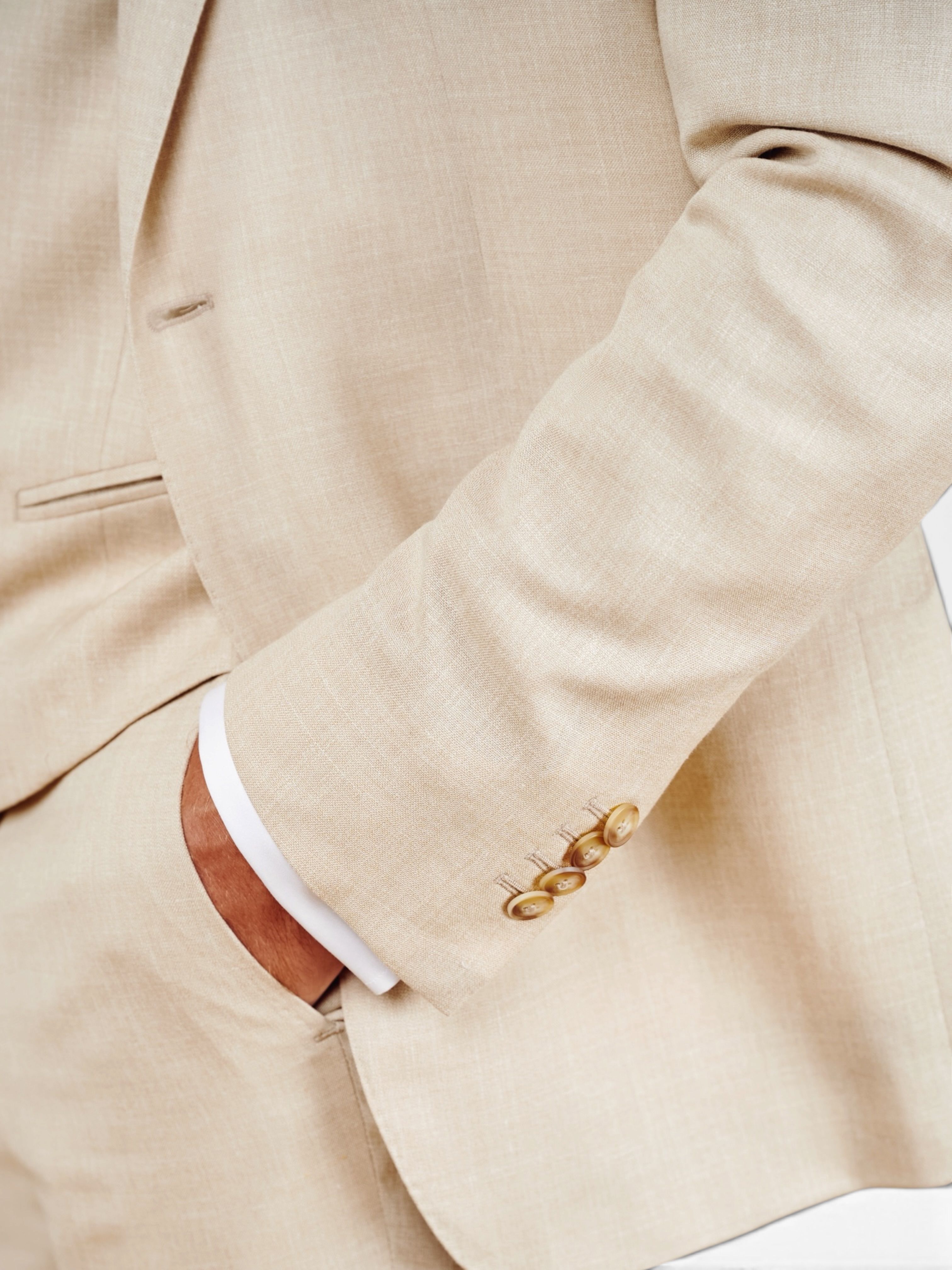Details Champagne trouwpak op maat