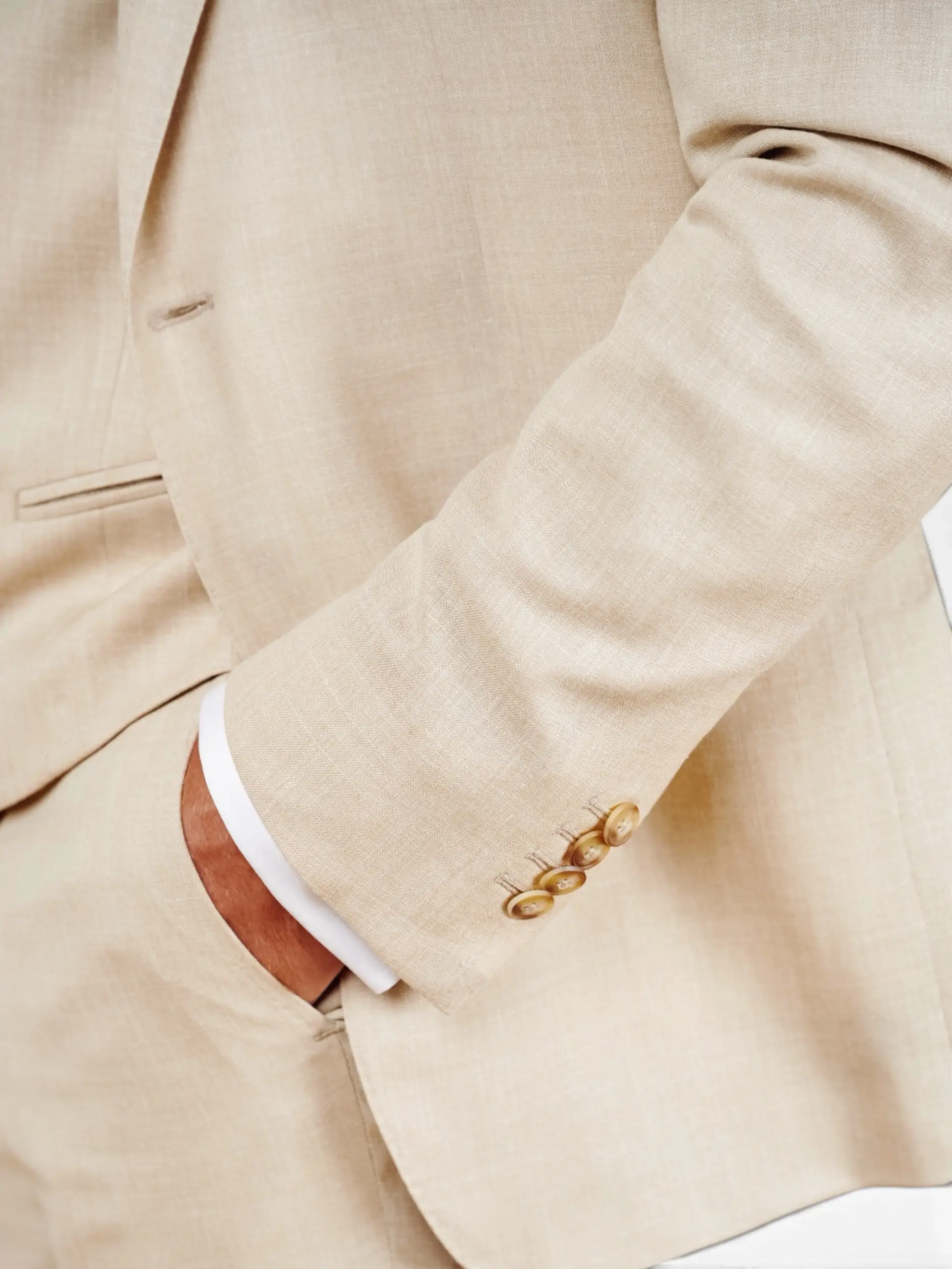 Details Champagne trouwpak op maat