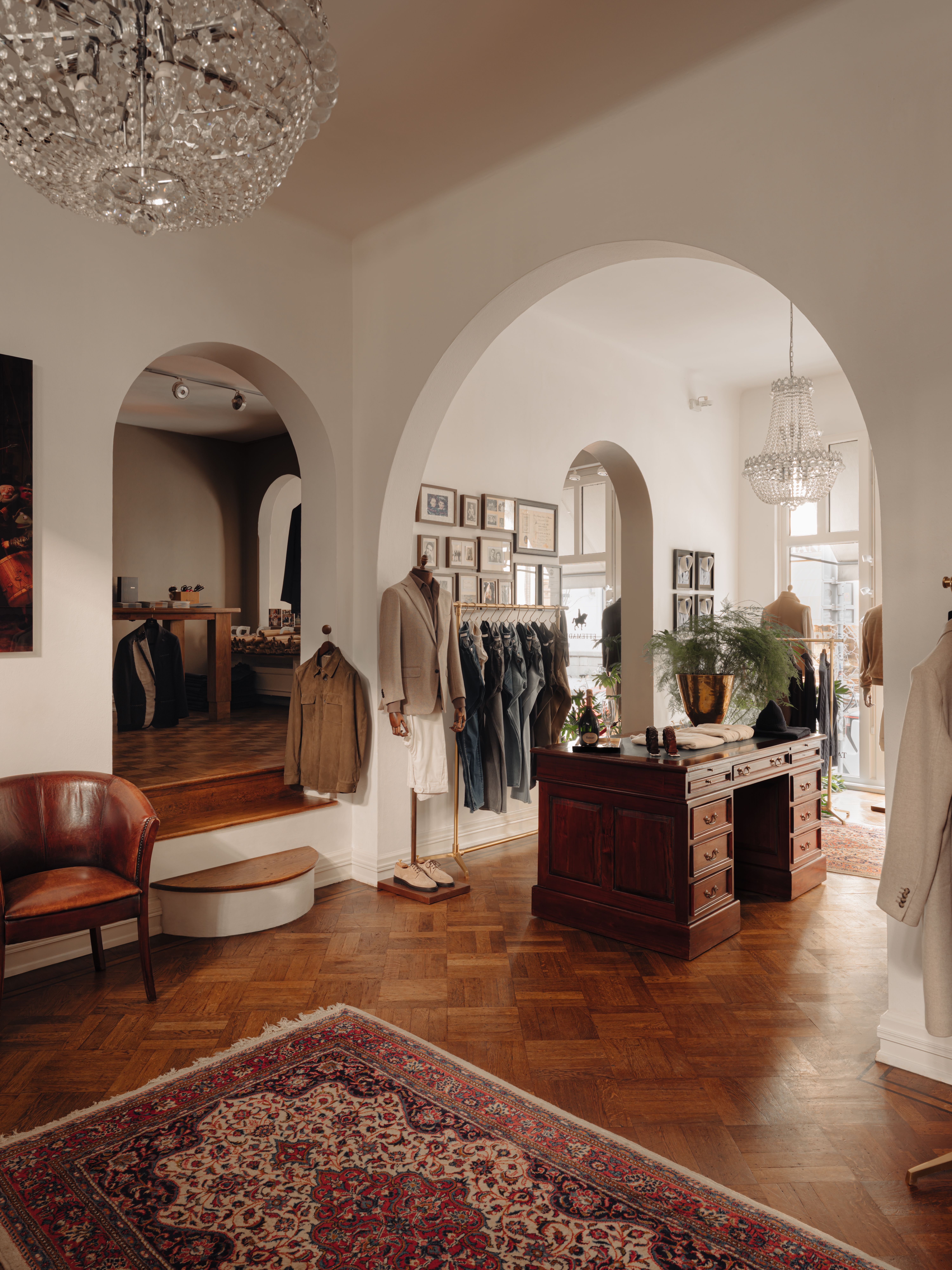 Interieur Ettemadis voorkant van Den Haag