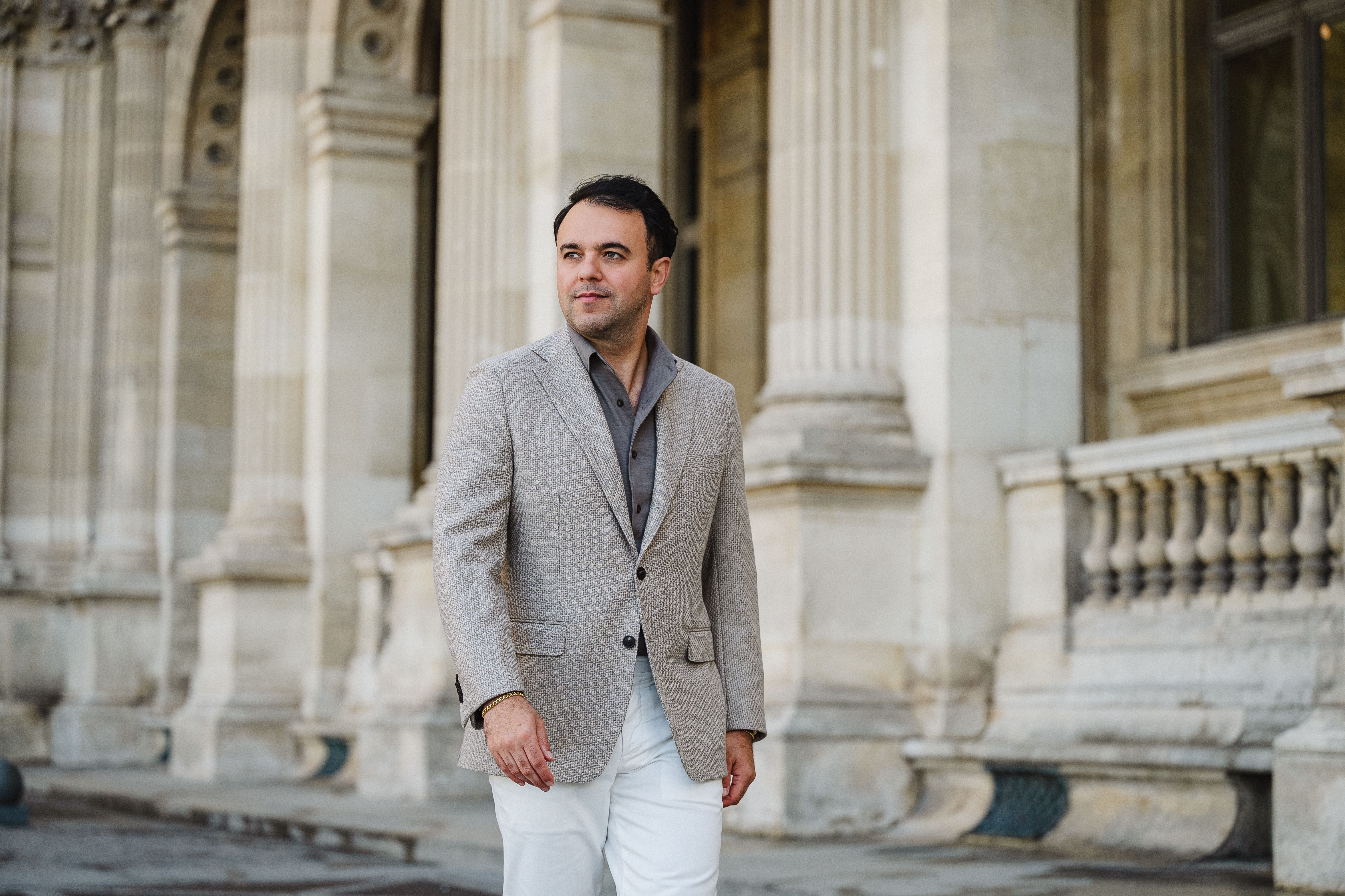 Beige colbert op maat van Ettemadis