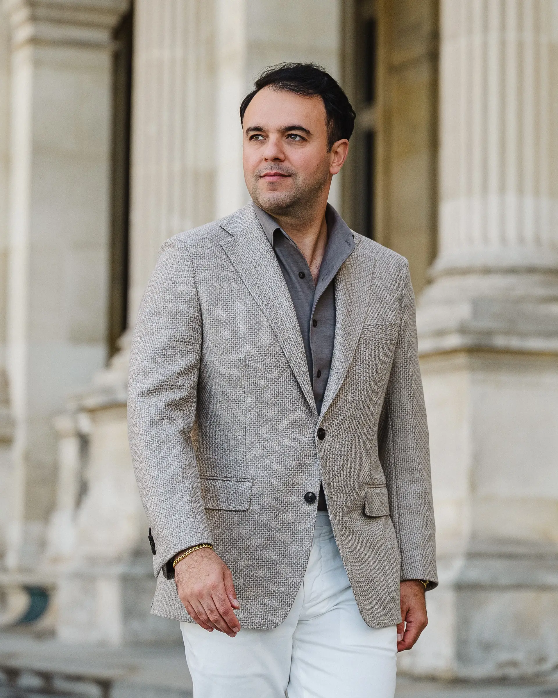 Beige colbert op maat van Ettemadis Den Haag