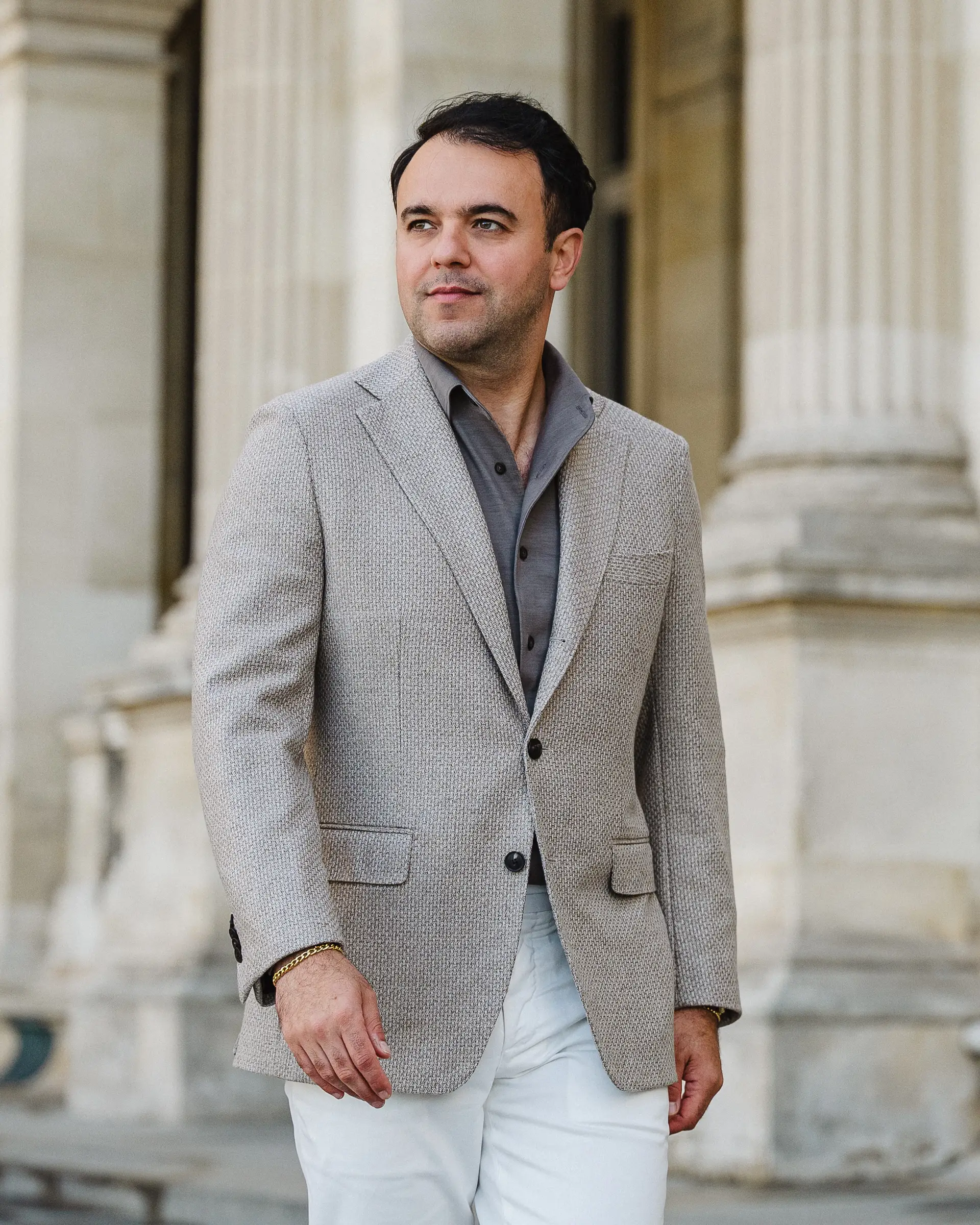 Beige colbert op maat van Ettemadis Den Haag