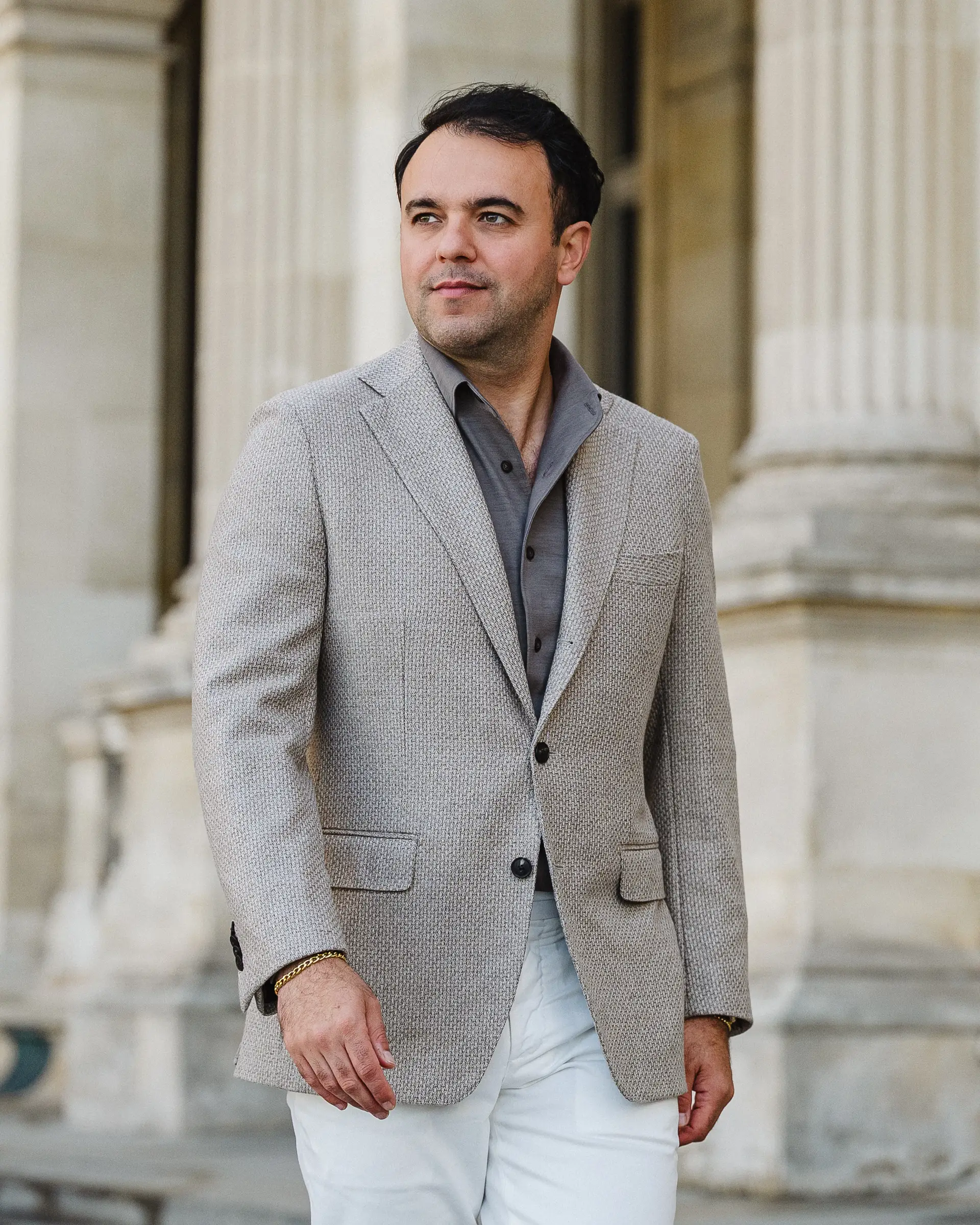 Amir Etemadi beige colbert op maat