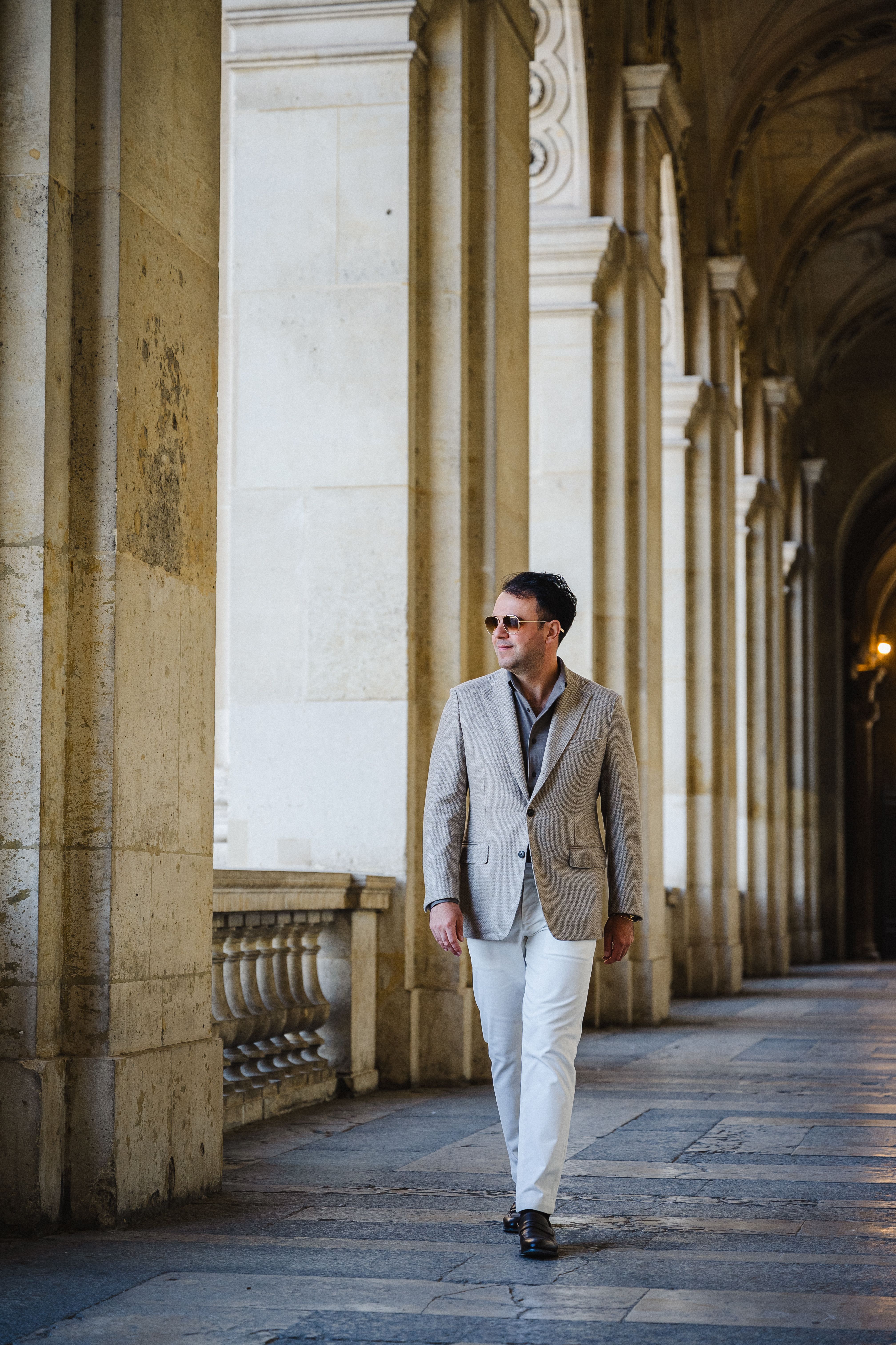 casual chic beige outfit van Amir | Ettemadis