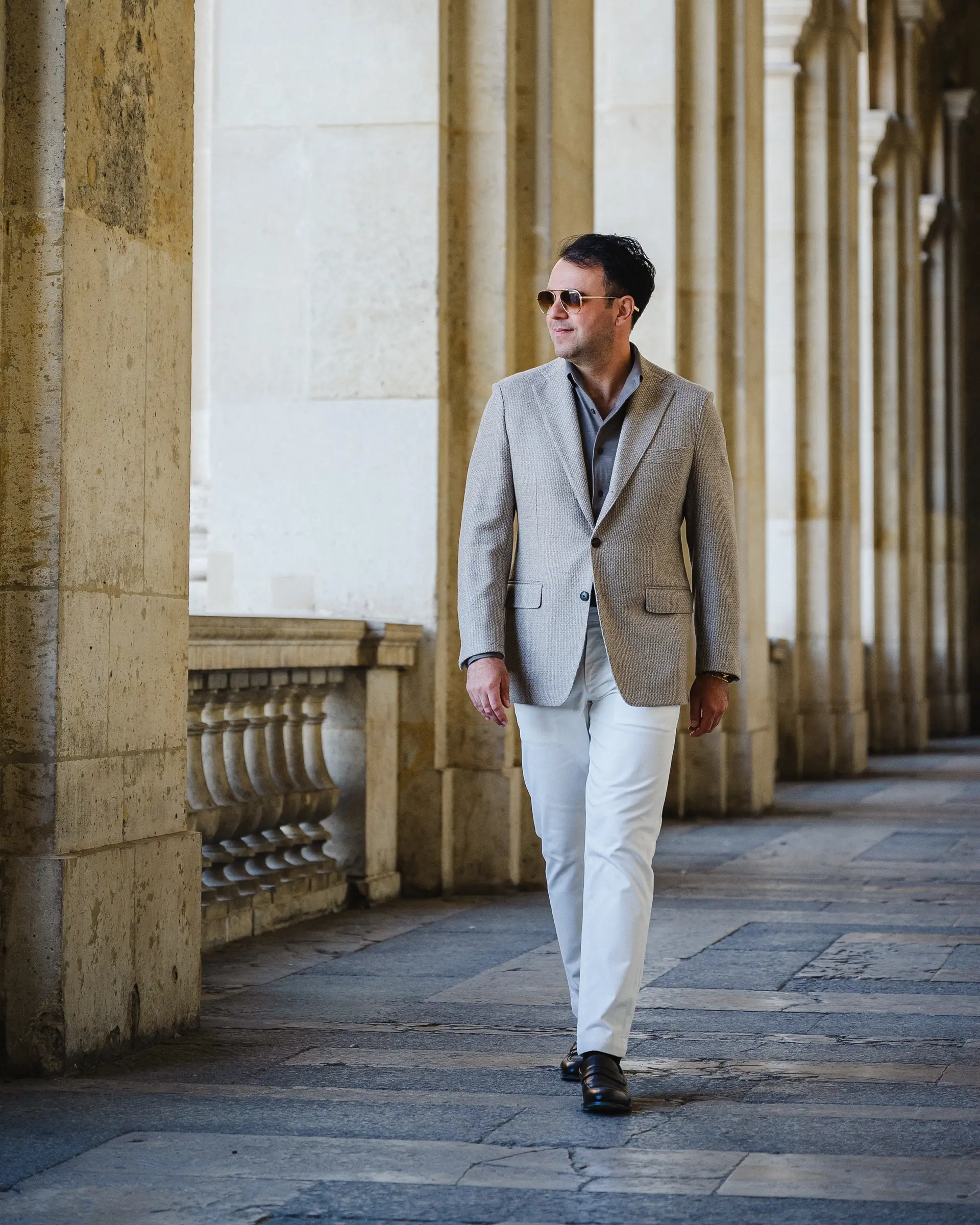 casual chic beige outfit van Amir | Ettemadis