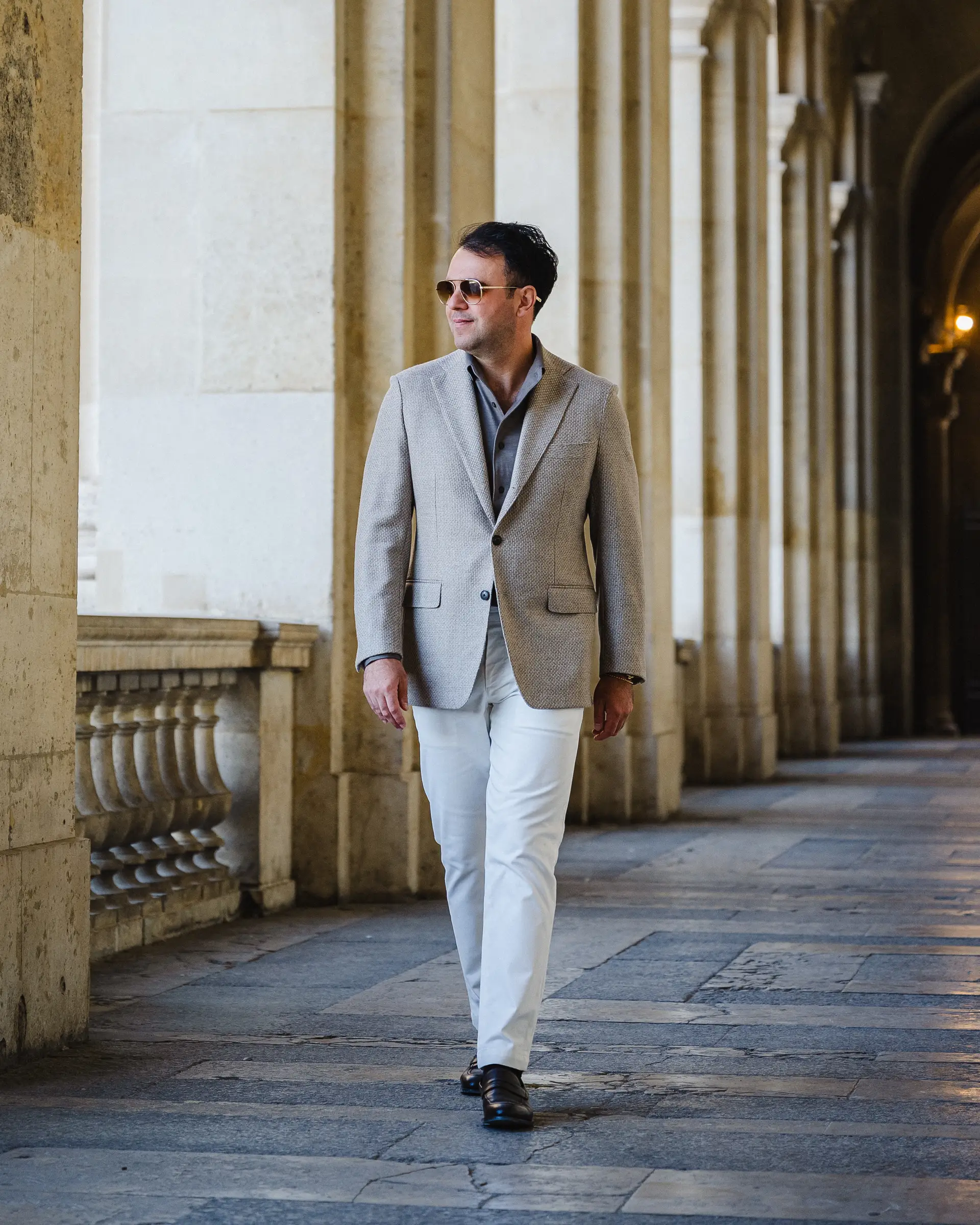 casual chic beige outfit van Amir | Ettemadis