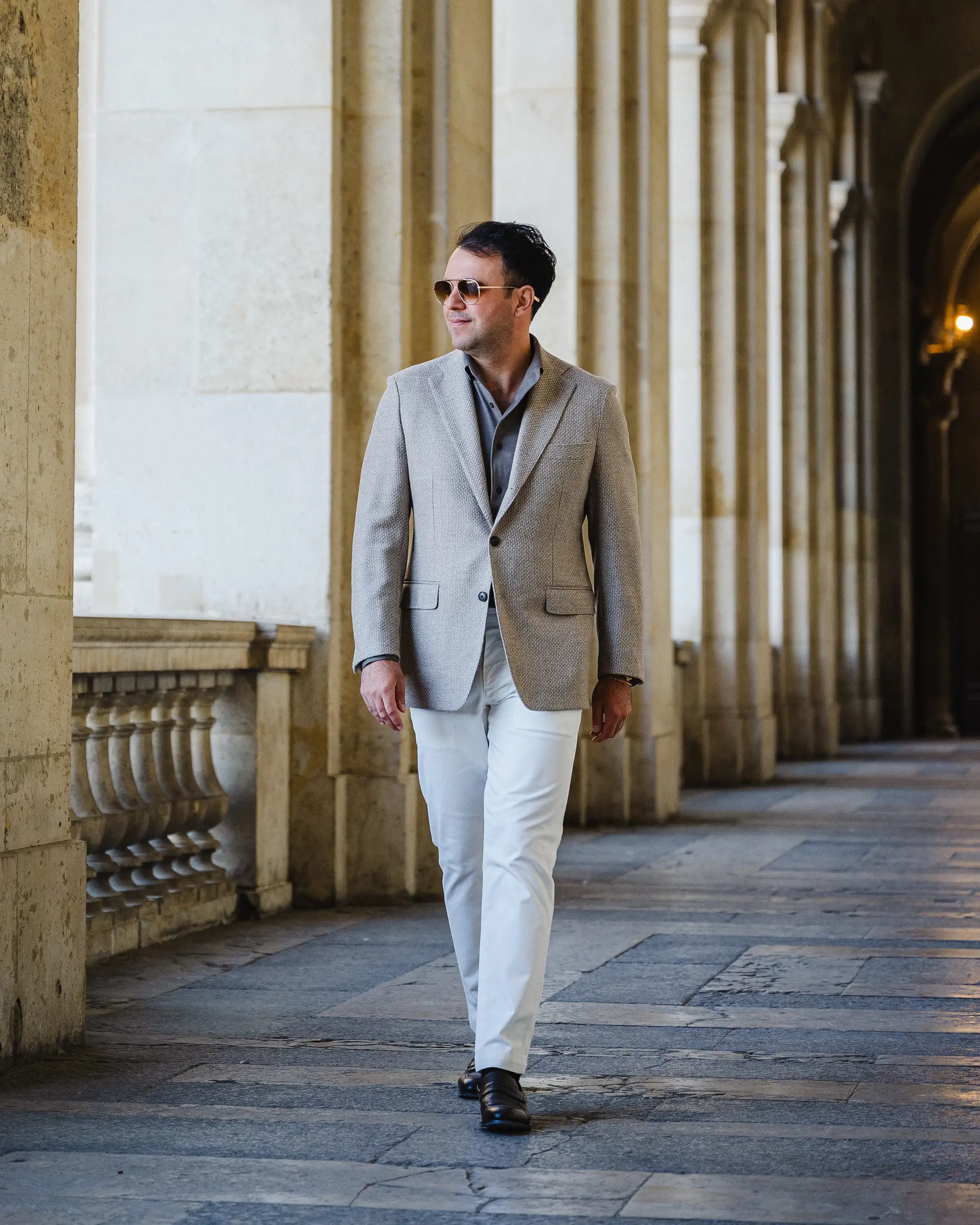 casual chic beige outfit van Amir | Ettemadis