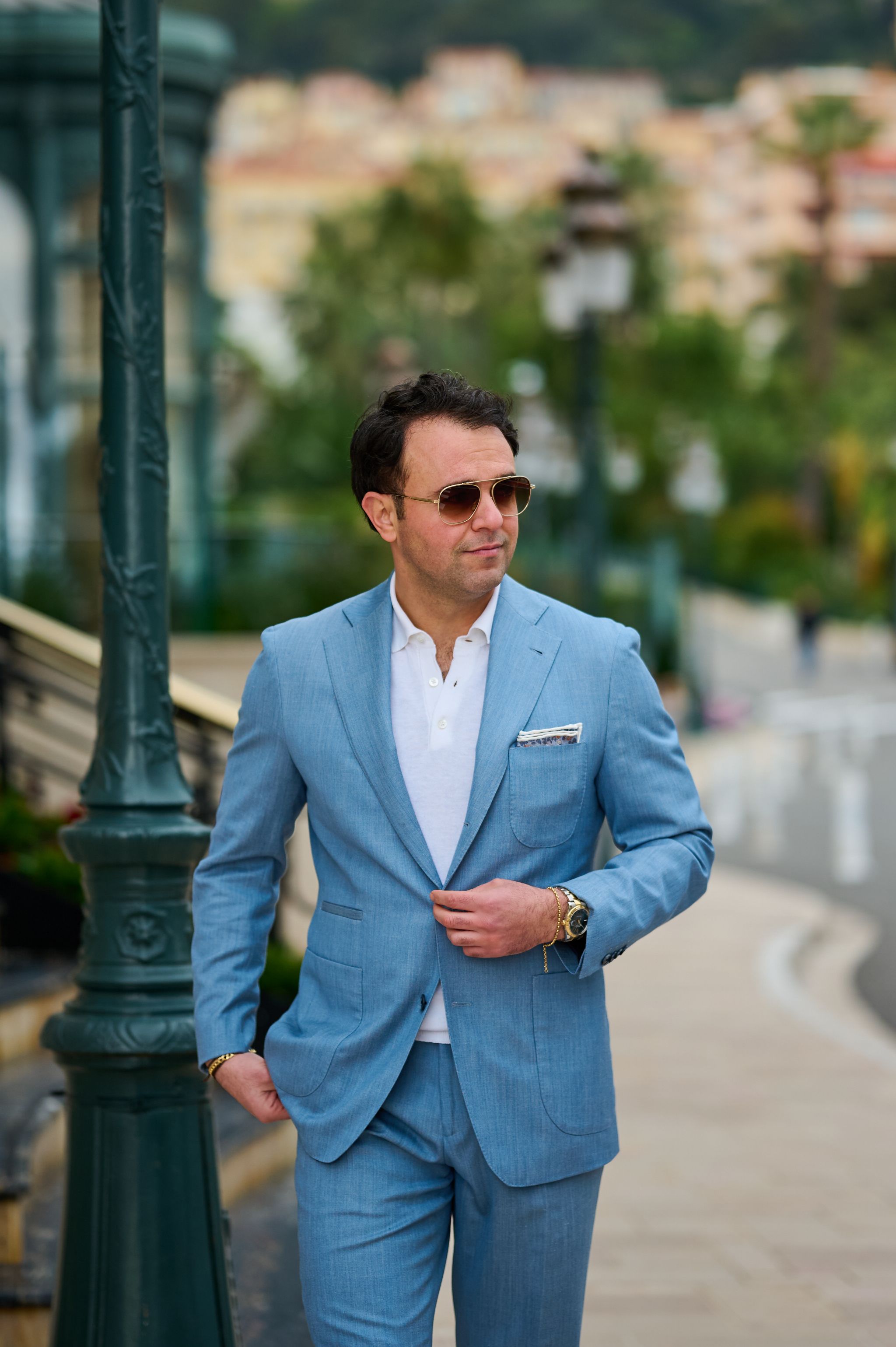 ijsblauw pak op maat Ettemadis | maatkleding Den Haag