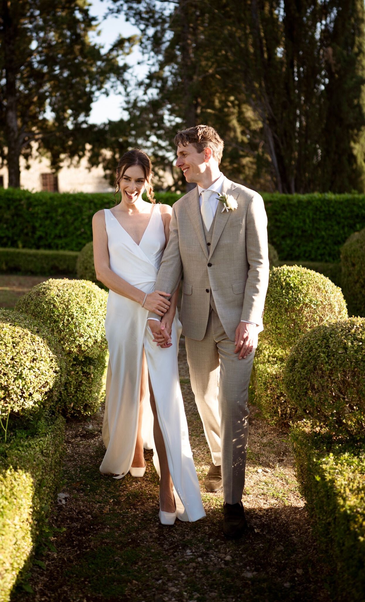 Beige trouwpak op maat van Ettemadis, elegante uitvoering