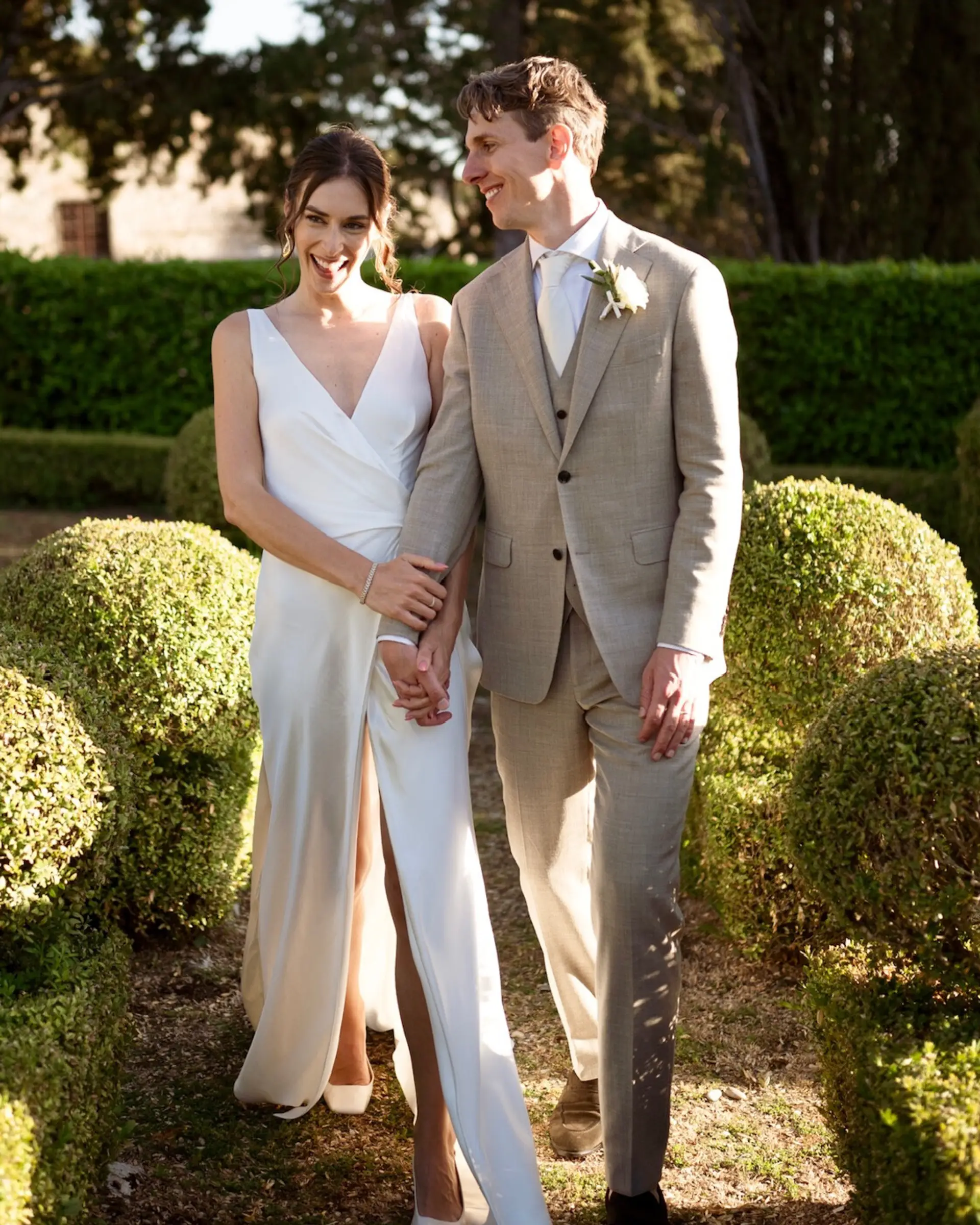 Beige trouwpak op maat van Ettemadis, elegante uitvoering