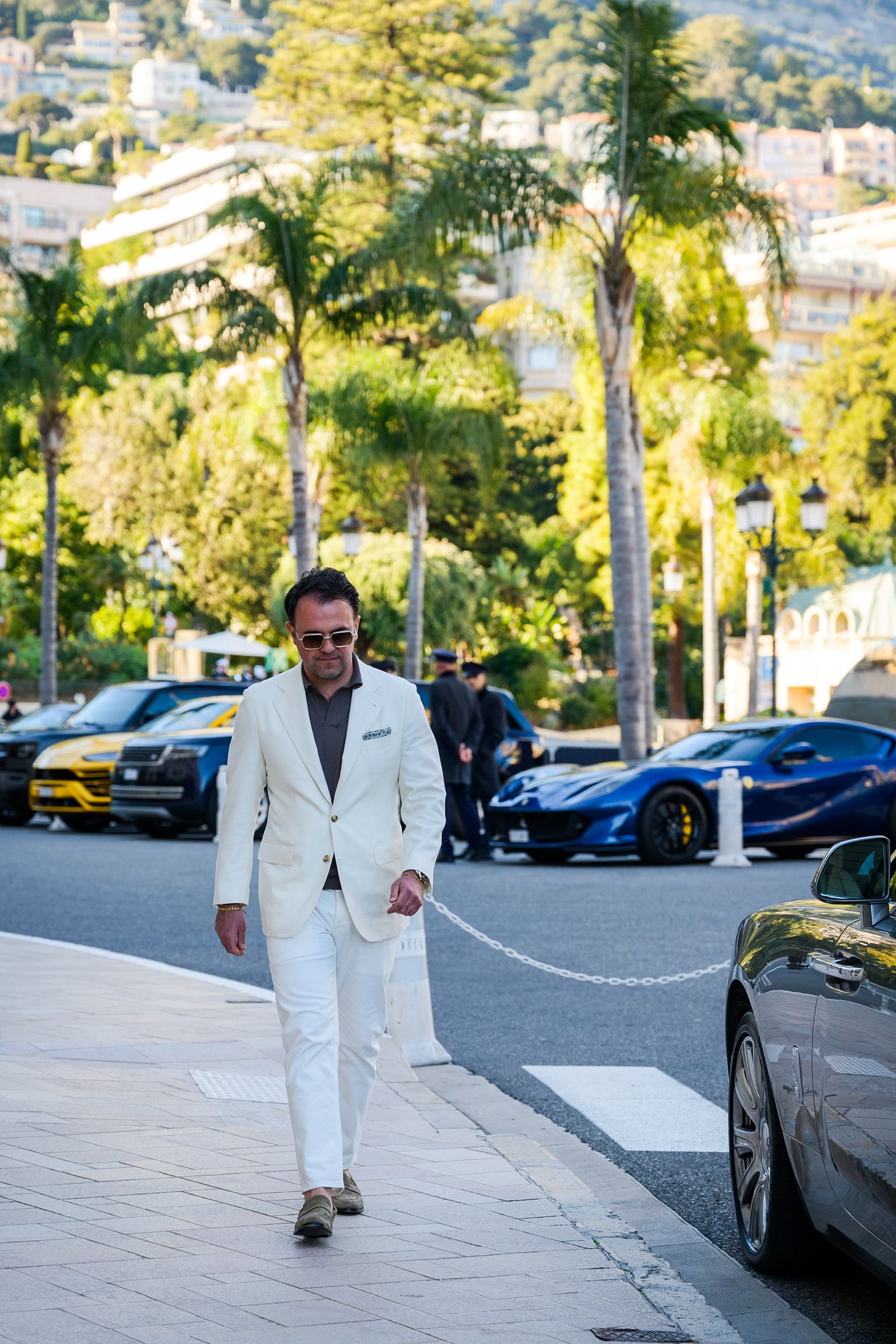 Wit jasje op maat van Ettemadis in Den Haag