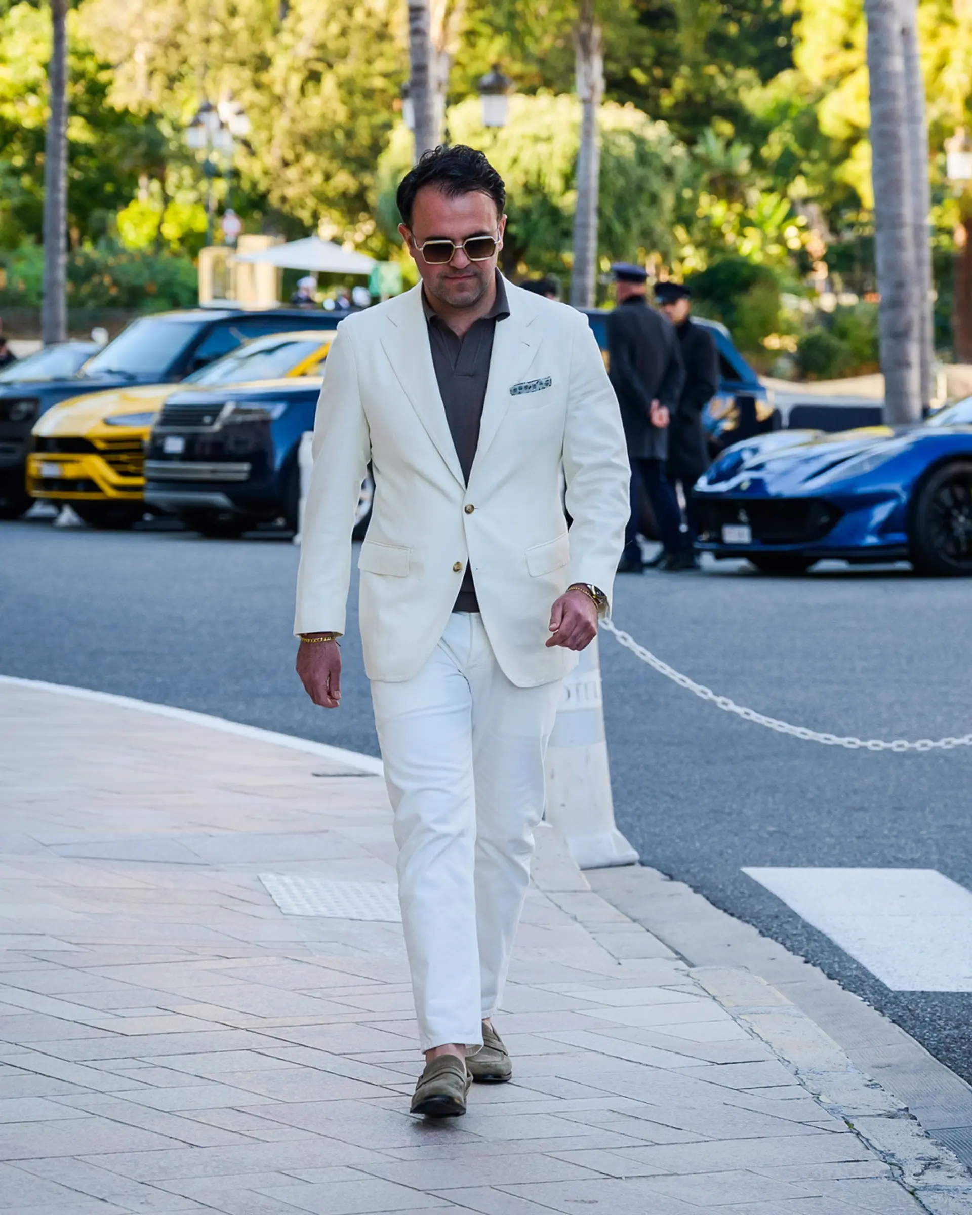 Wit jasje op maat van Ettemadis in Den Haag