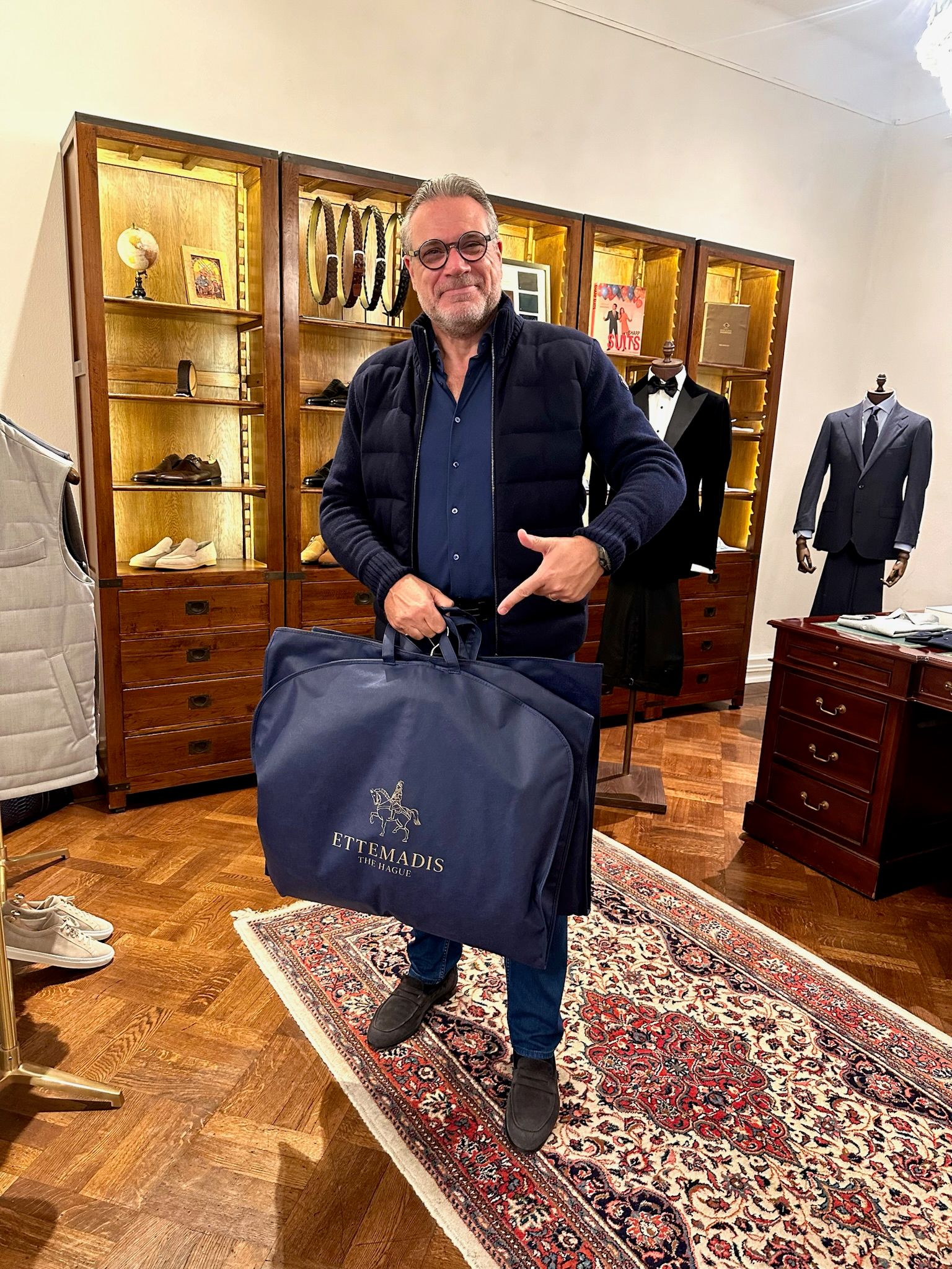 Klant in casual outfit bij Ettemadis