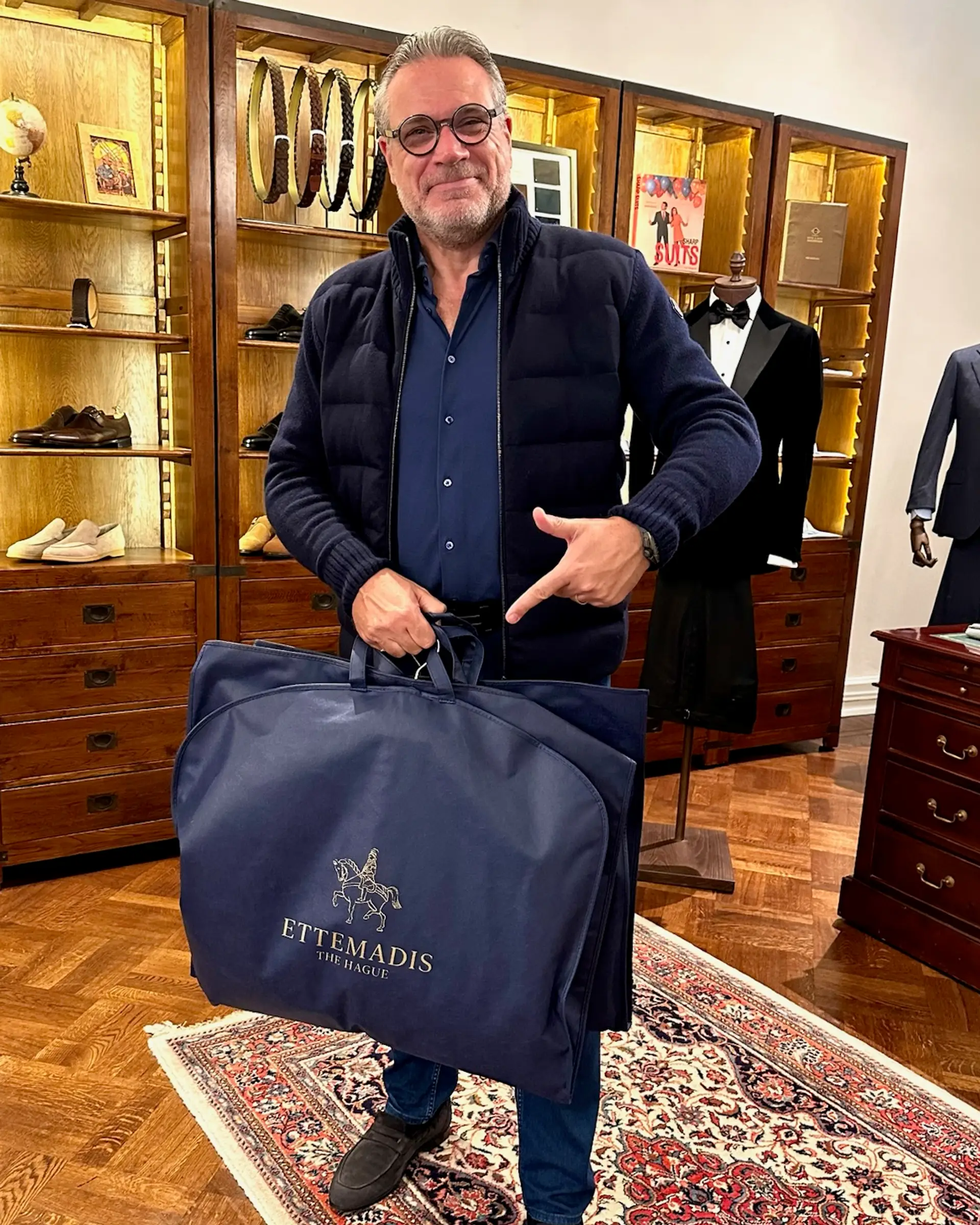Klant in casual outfit bij Ettemadis