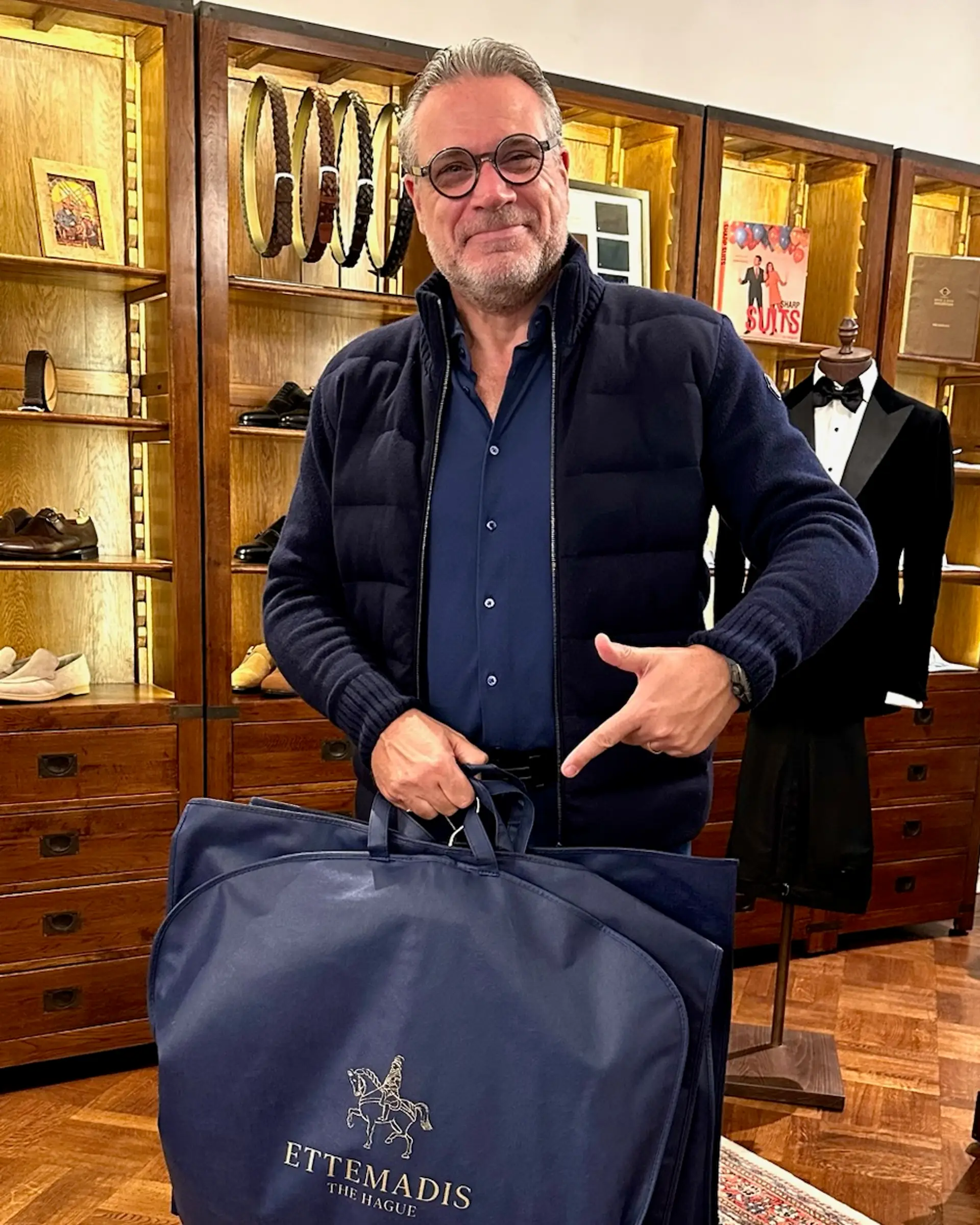 Klant in casual outfit bij Ettemadis