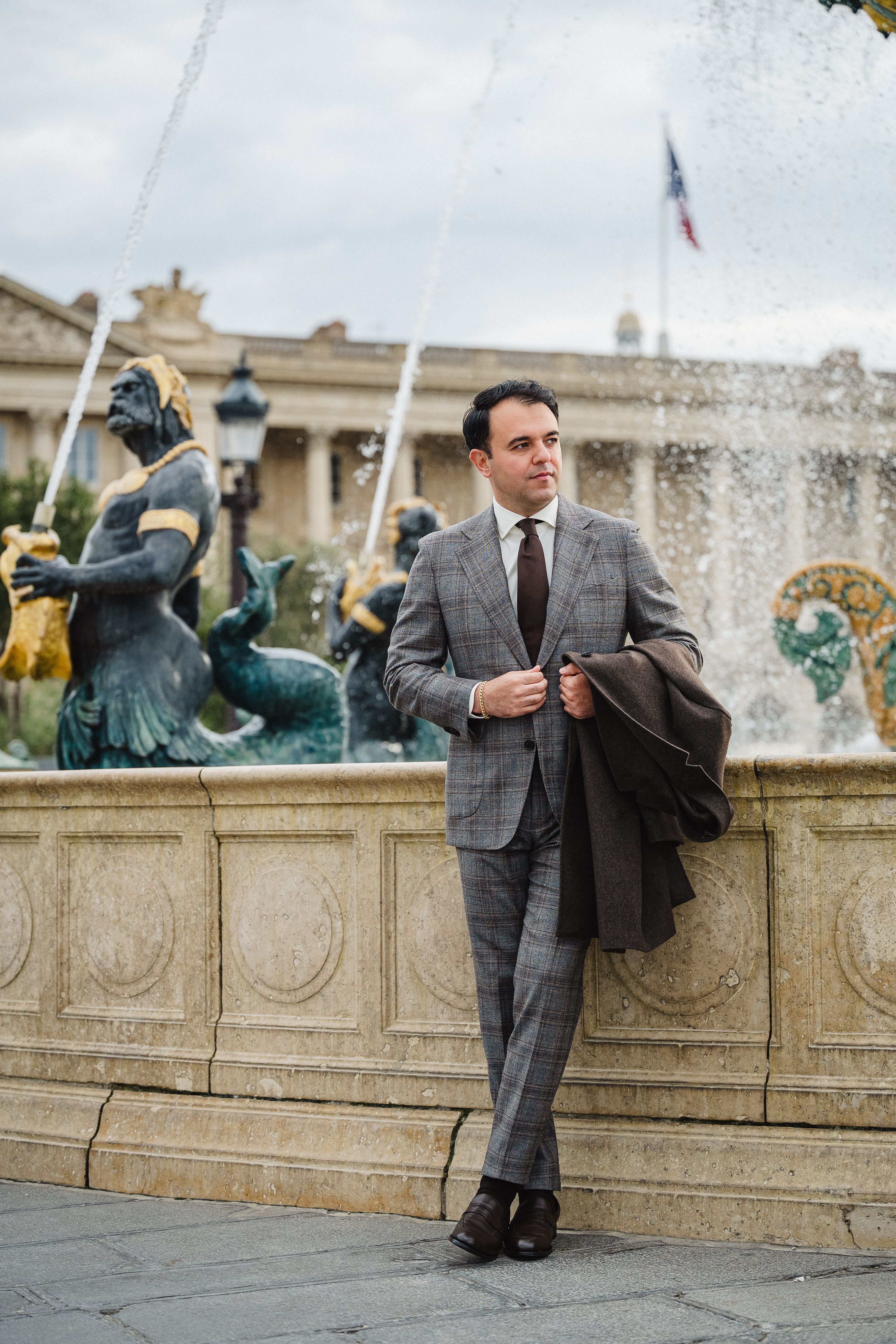 bruin pak op maat van ettemadis