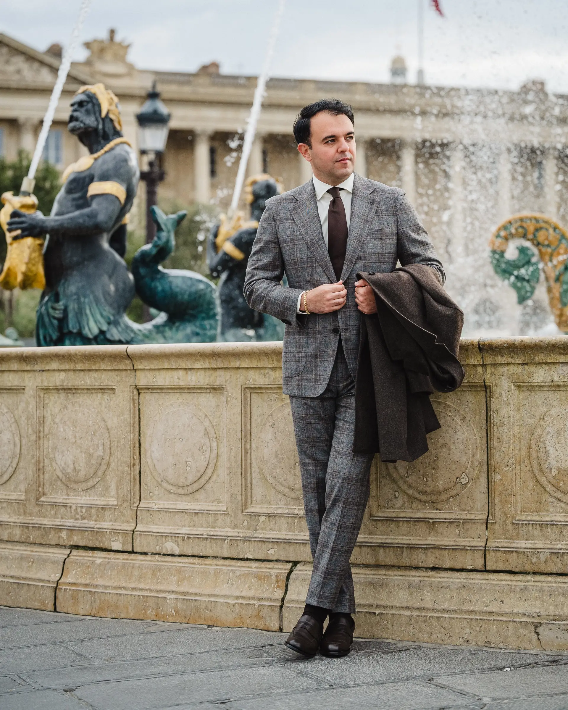 bruin pak op maat van ettemadis