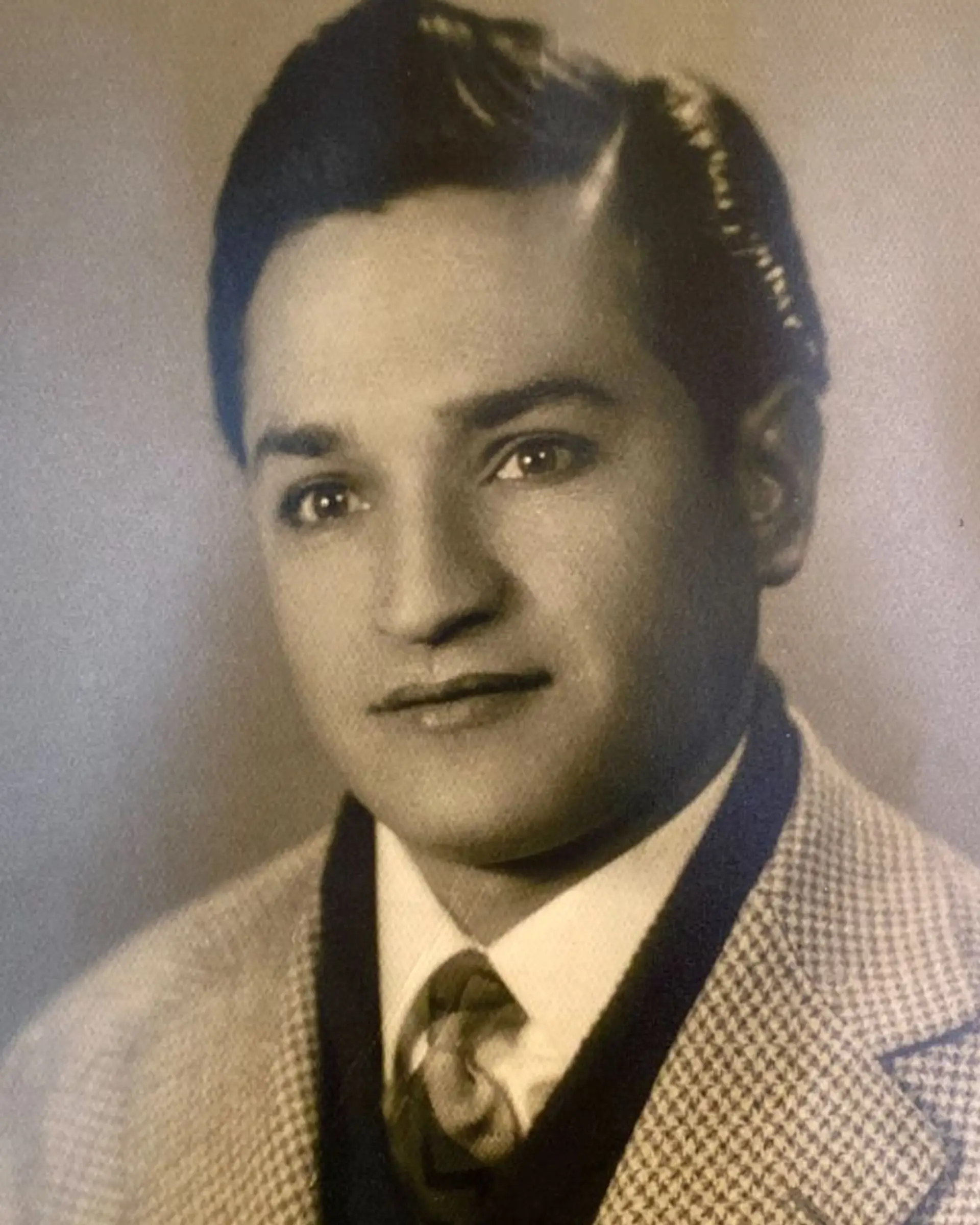 Opa van Amir Etemadi, de oprichter van Ettemadis