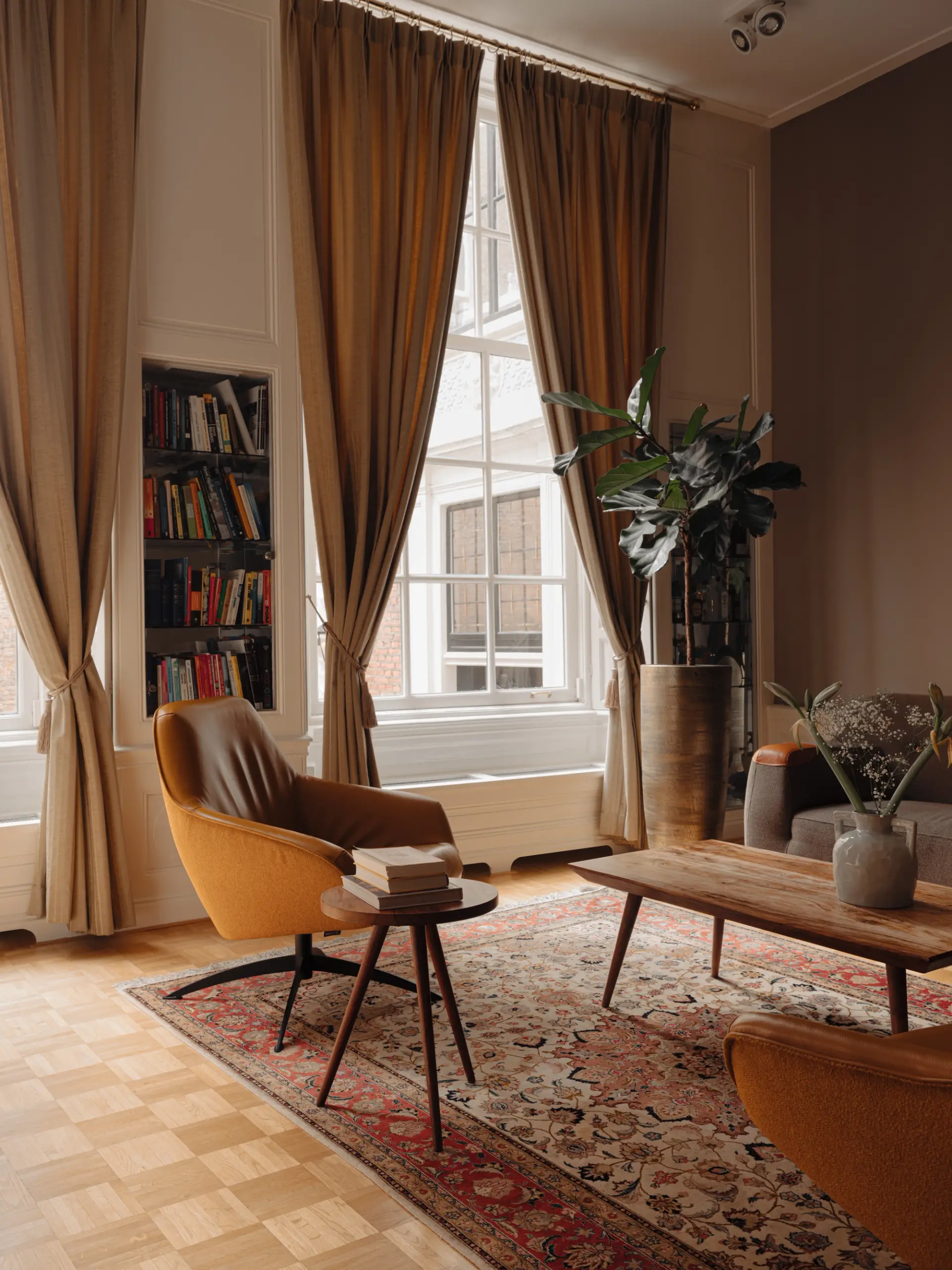 Ettemadis voorkant in Den Haag