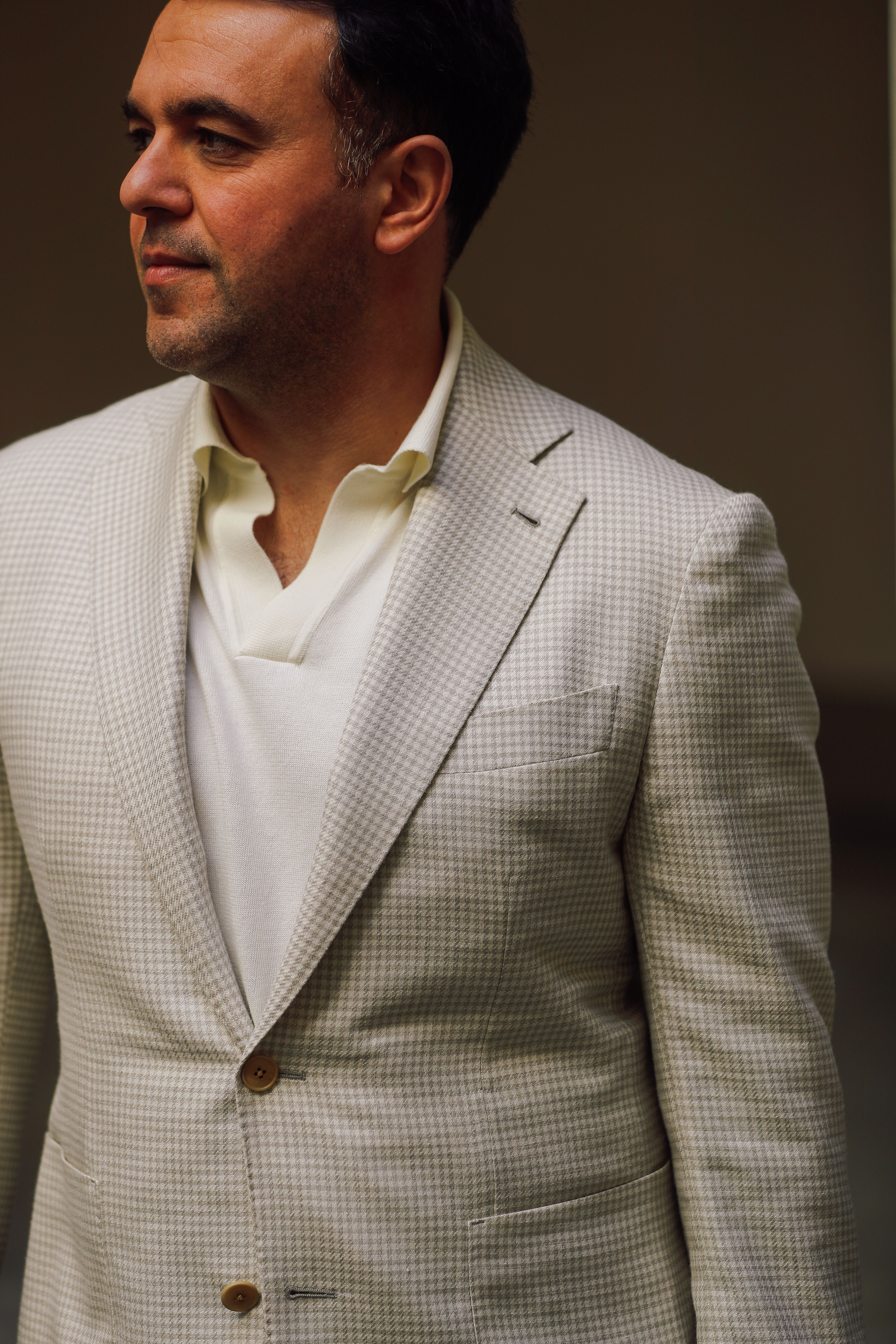 Amir Etemadi beige colbert op maat