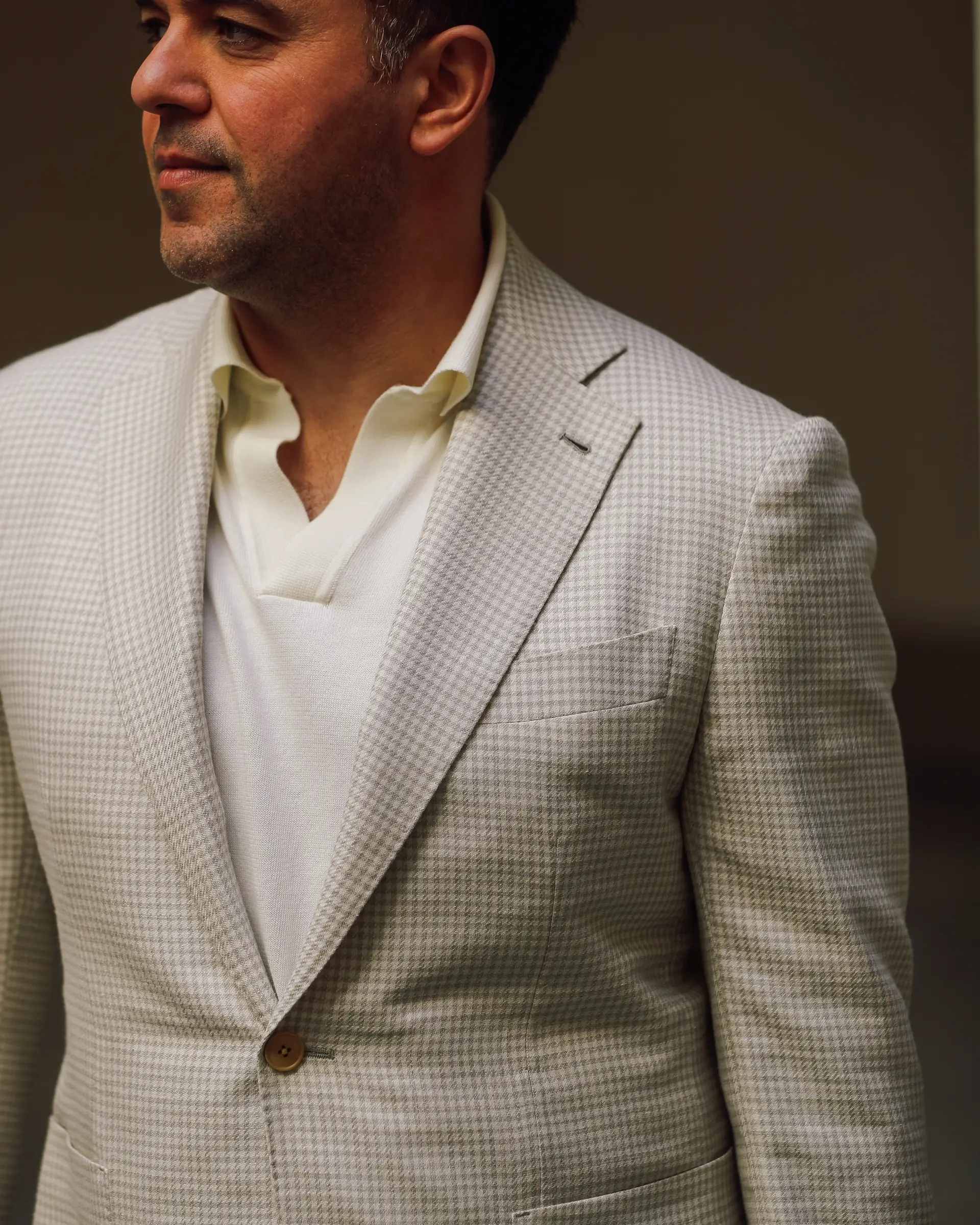 Amir Etemadi beige colbert op maat