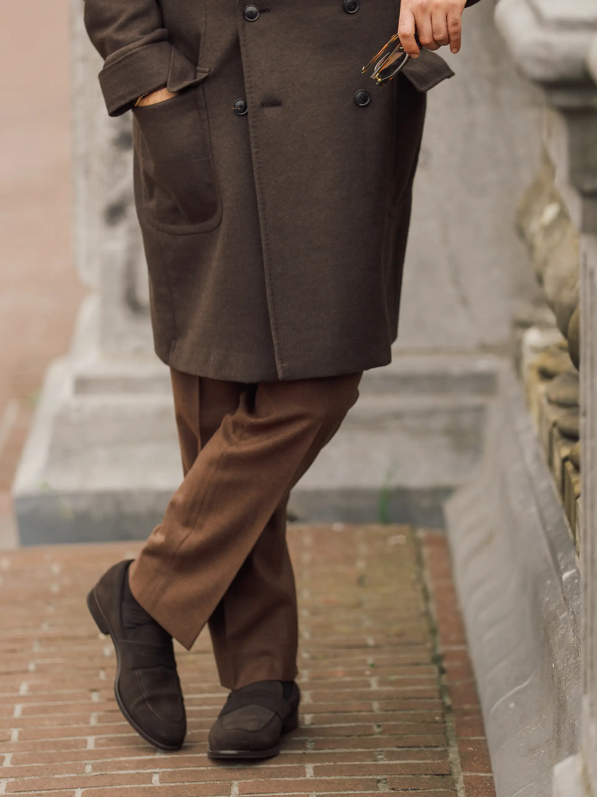 Detailshot bruine overcoat van Ettemadis